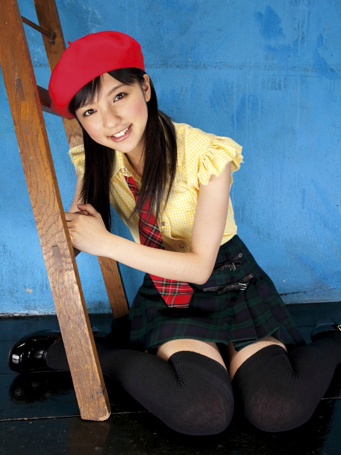 Gallery - Sabra杂志真野恵里菜《Autumn Breeze》个人高清写真集，清纯校服与清新简约少女风格，治愈系甜美笑容图集日本清纯治愈系萝莉气质 真野惠里菜女神私房照_秀色女神 - image 22