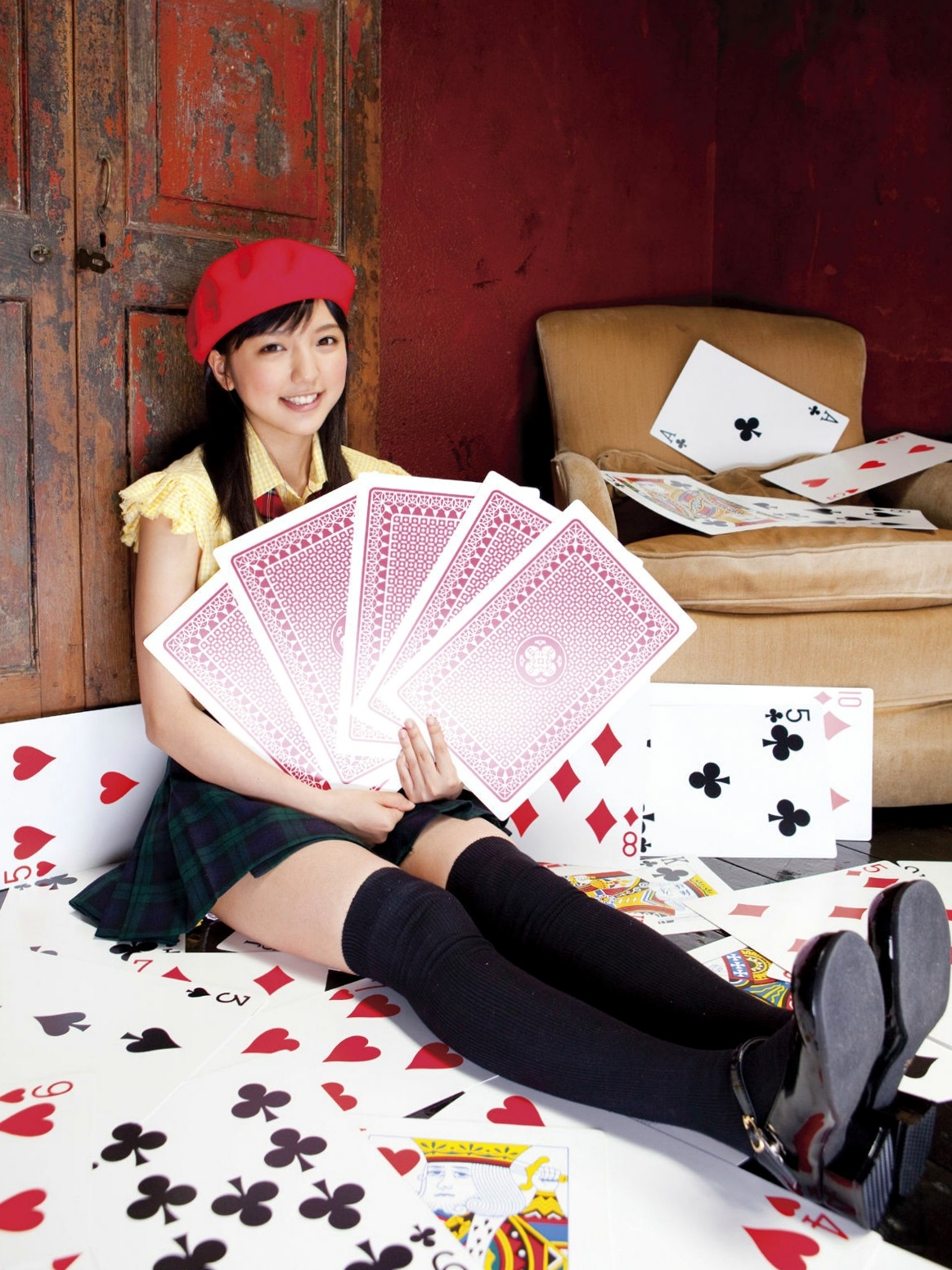 Gallery - Sabra杂志真野恵里菜《Autumn Breeze》个人高清写真集，清纯校服与清新简约少女风格，治愈系甜美笑容图集日本清纯治愈系萝莉气质 真野惠里菜女神私房照_秀色女神 - image 27