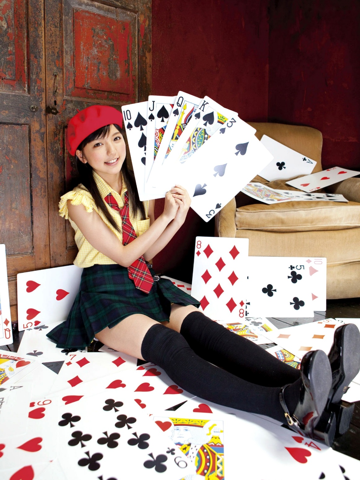 Gallery - Sabra杂志真野恵里菜《Autumn Breeze》个人高清写真集，清纯校服与清新简约少女风格，治愈系甜美笑容图集日本清纯治愈系萝莉气质 真野惠里菜女神私房照_秀色女神 - image 29