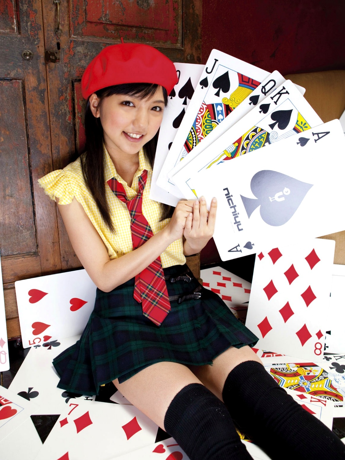 Gallery - Sabra杂志真野恵里菜《Autumn Breeze》个人高清写真集，清纯校服与清新简约少女风格，治愈系甜美笑容图集日本清纯治愈系萝莉气质 真野惠里菜女神私房照_秀色女神 - image 30
