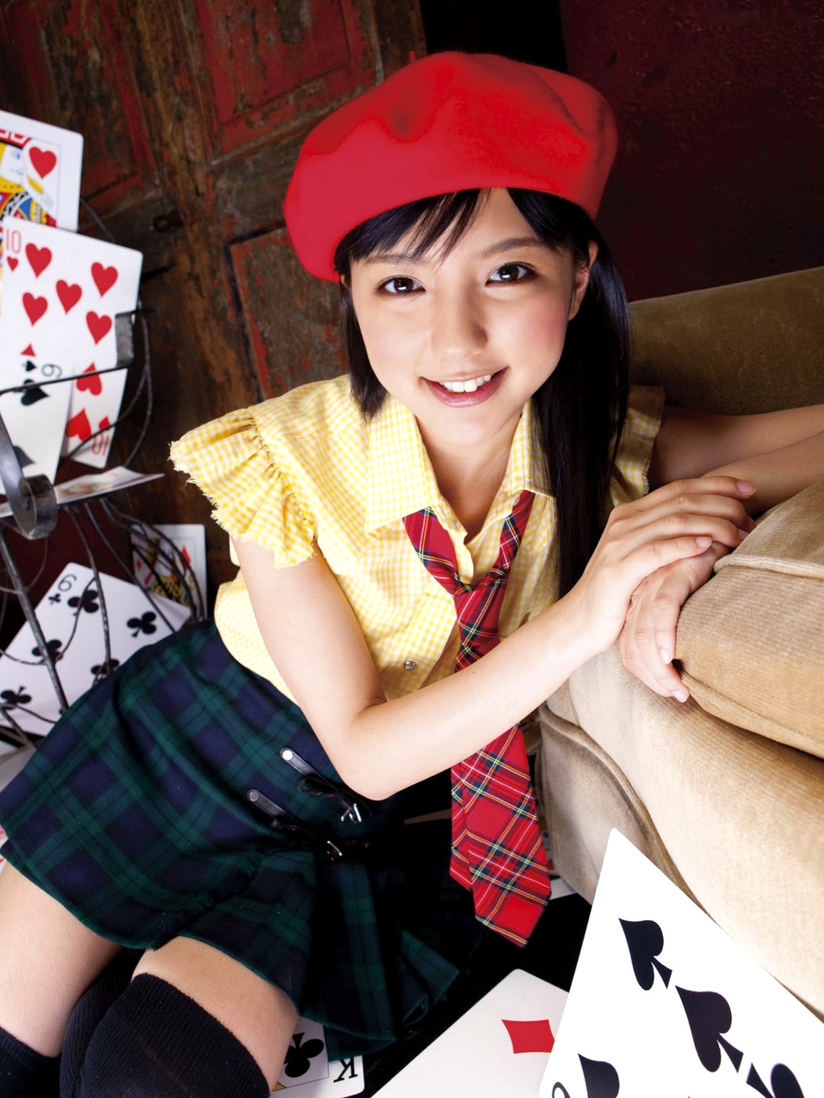 Gallery - Sabra杂志真野恵里菜《Autumn Breeze》个人高清写真集，清纯校服与清新简约少女风格，治愈系甜美笑容图集日本清纯治愈系萝莉气质 真野惠里菜女神私房照_秀色女神 - image 31