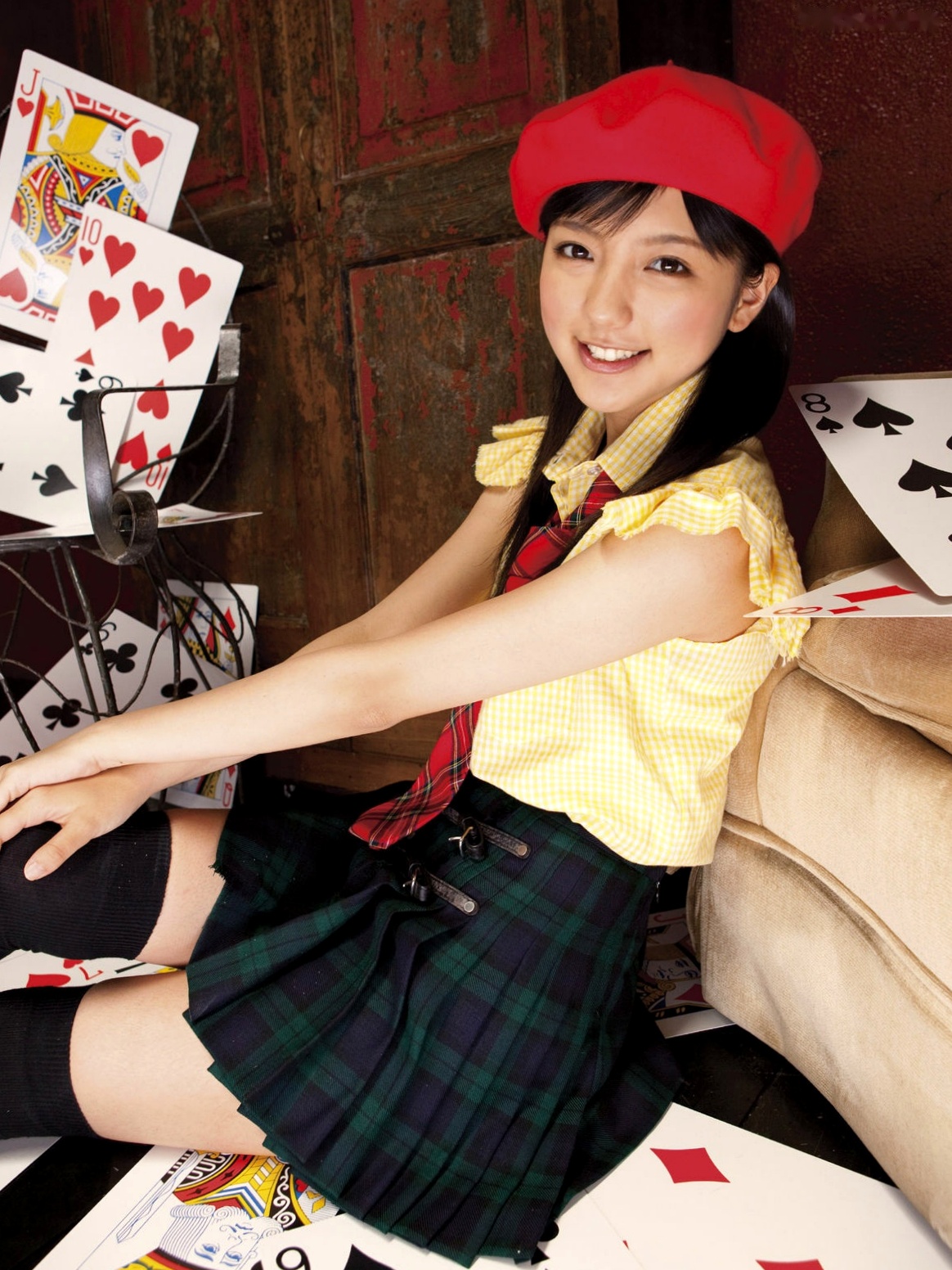 Gallery - Sabra杂志真野恵里菜《Autumn Breeze》个人高清写真集，清纯校服与清新简约少女风格，治愈系甜美笑容图集日本清纯治愈系萝莉气质 真野惠里菜女神私房照_秀色女神 - image 32