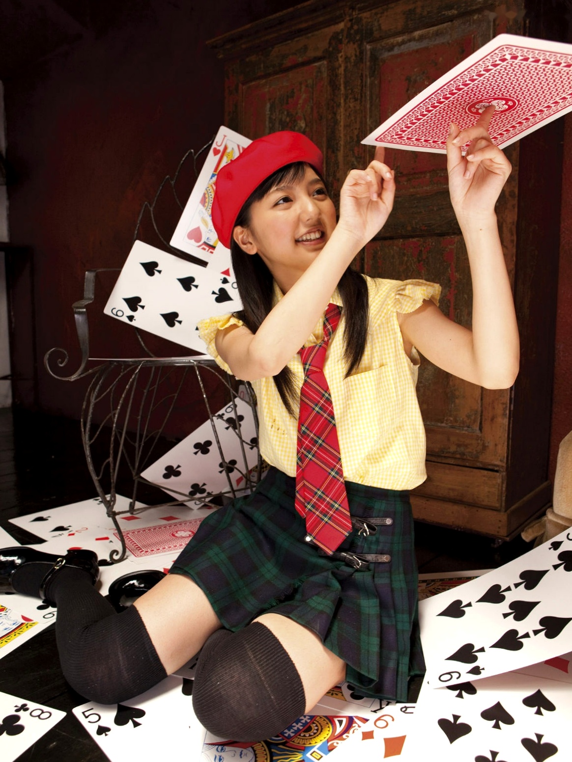 Gallery - Sabra杂志真野恵里菜《Autumn Breeze》个人高清写真集，清纯校服与清新简约少女风格，治愈系甜美笑容图集日本清纯治愈系萝莉气质 真野惠里菜女神私房照_秀色女神 - image 33