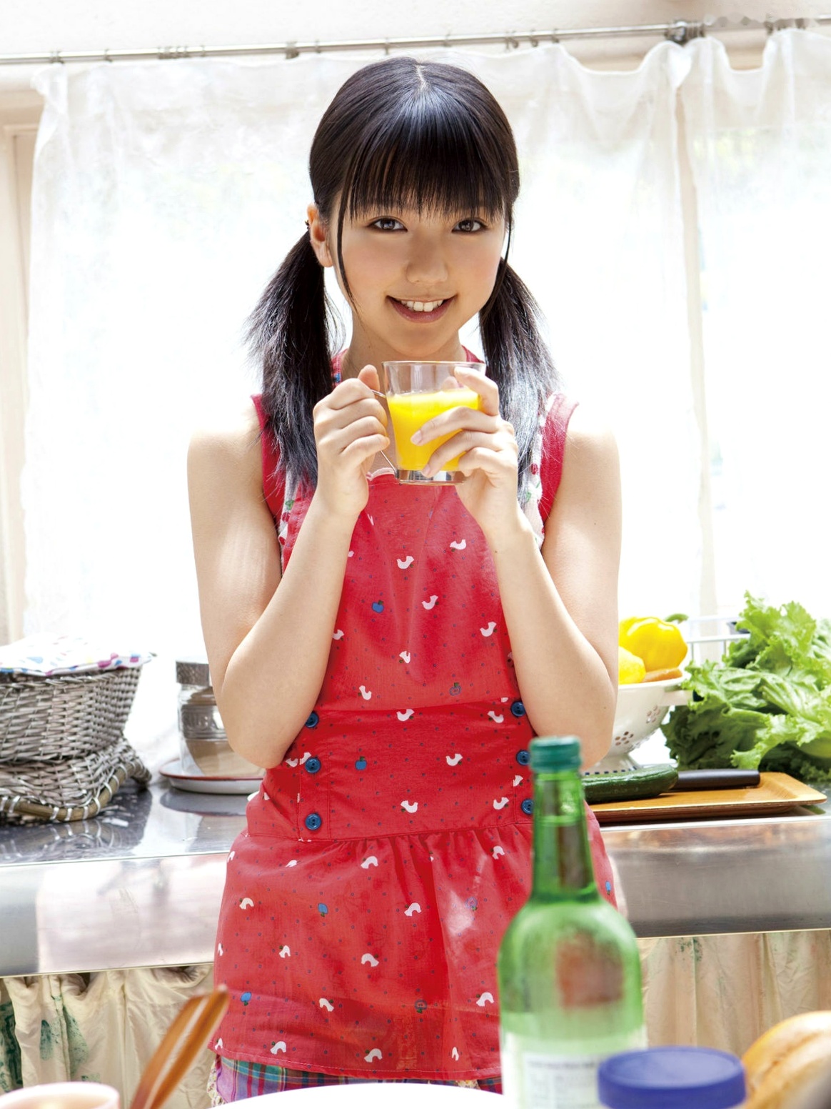 Gallery - Sabra杂志真野恵里菜《Autumn Breeze》个人高清写真集，清纯校服与清新简约少女风格，治愈系甜美笑容图集日本清纯治愈系萝莉气质 真野惠里菜女神私房照_秀色女神 - image 37