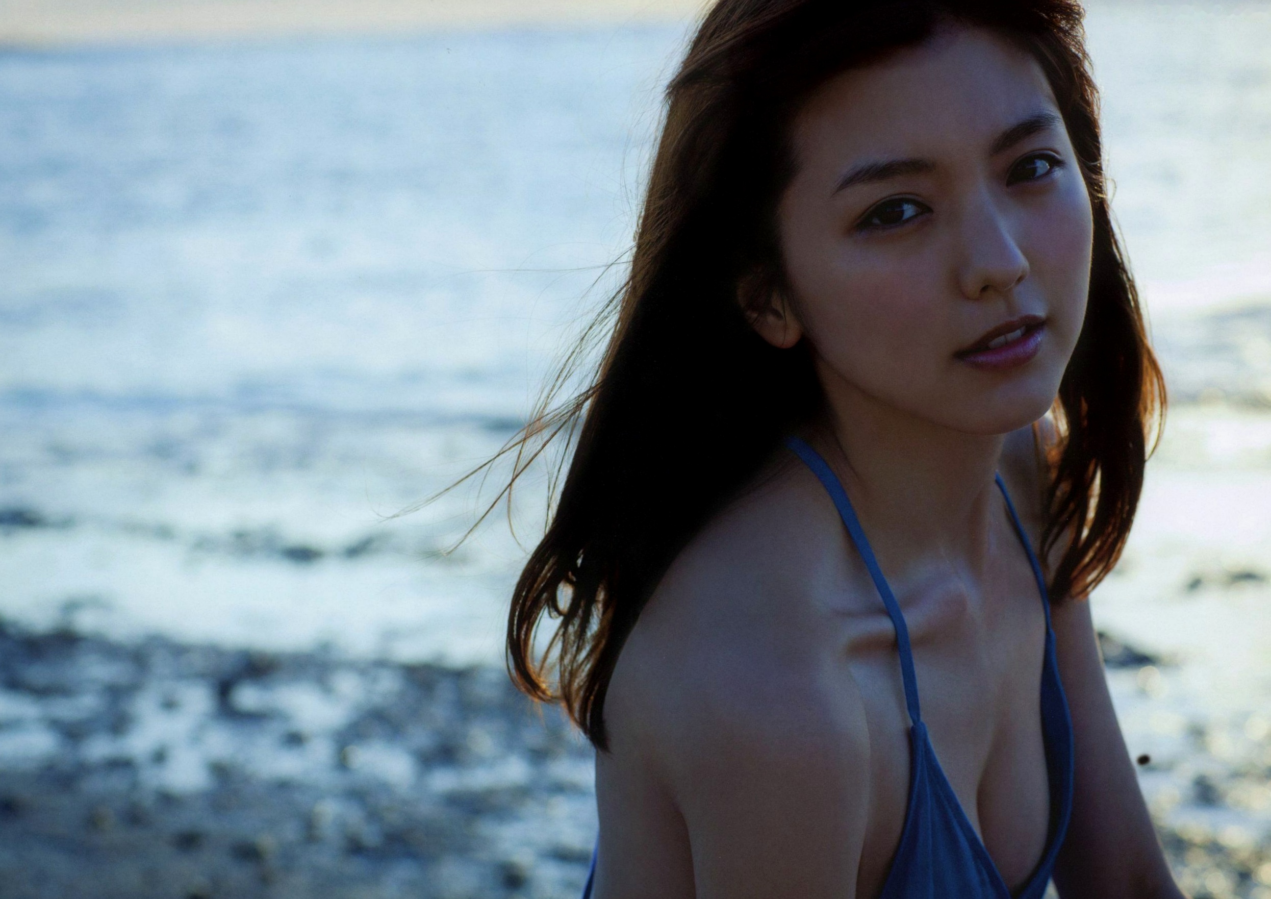 Gallery - 真野恵里菜《Escalation》写真集：火辣泳池比基尼，演绎夏日清纯与性感诱惑，尽显曼妙身姿与治愈女神魅力性感诱惑比基尼日本女神 真野惠里菜女神私房照_秀色女神 - image 65