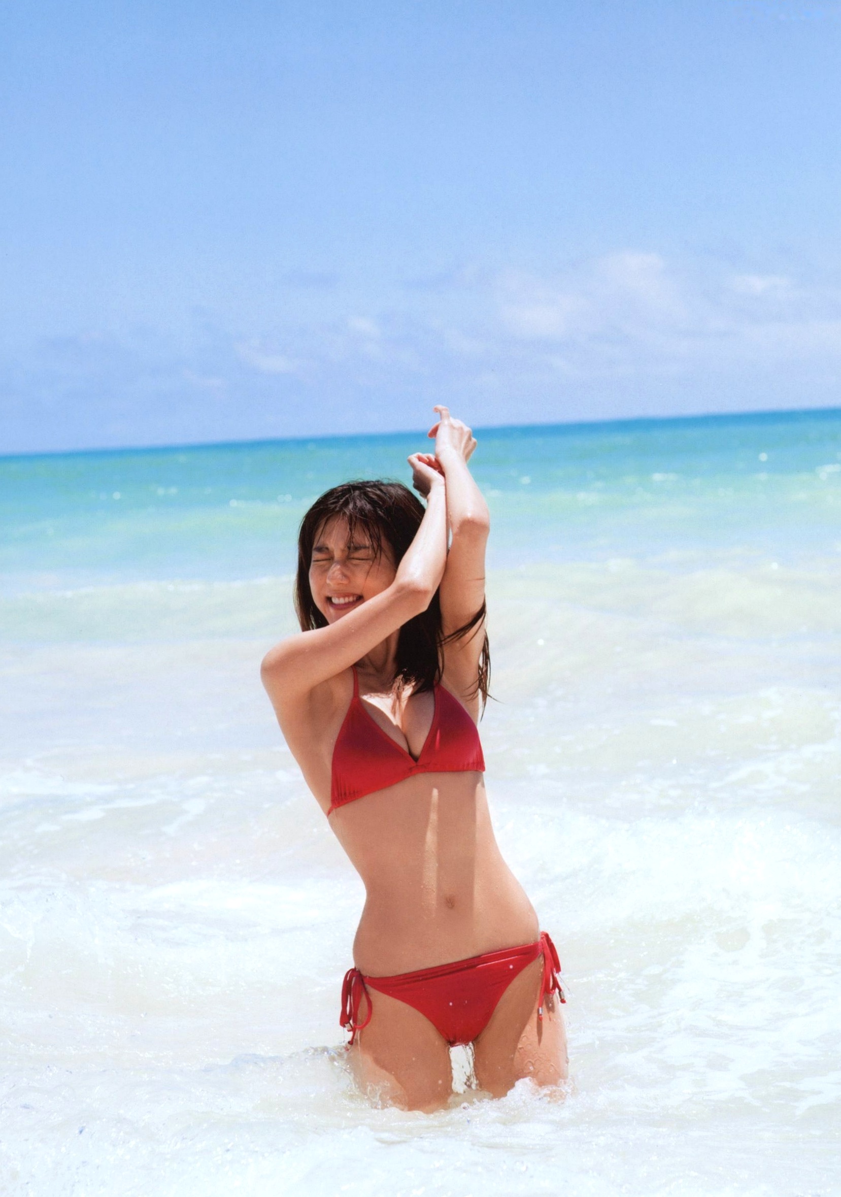 Gallery - 真野恵里菜《Escalation》写真集：火辣泳池比基尼，演绎夏日清纯与性感诱惑，尽显曼妙身姿与治愈女神魅力性感诱惑比基尼日本女神 真野惠里菜女神私房照_秀色女神 - image 68
