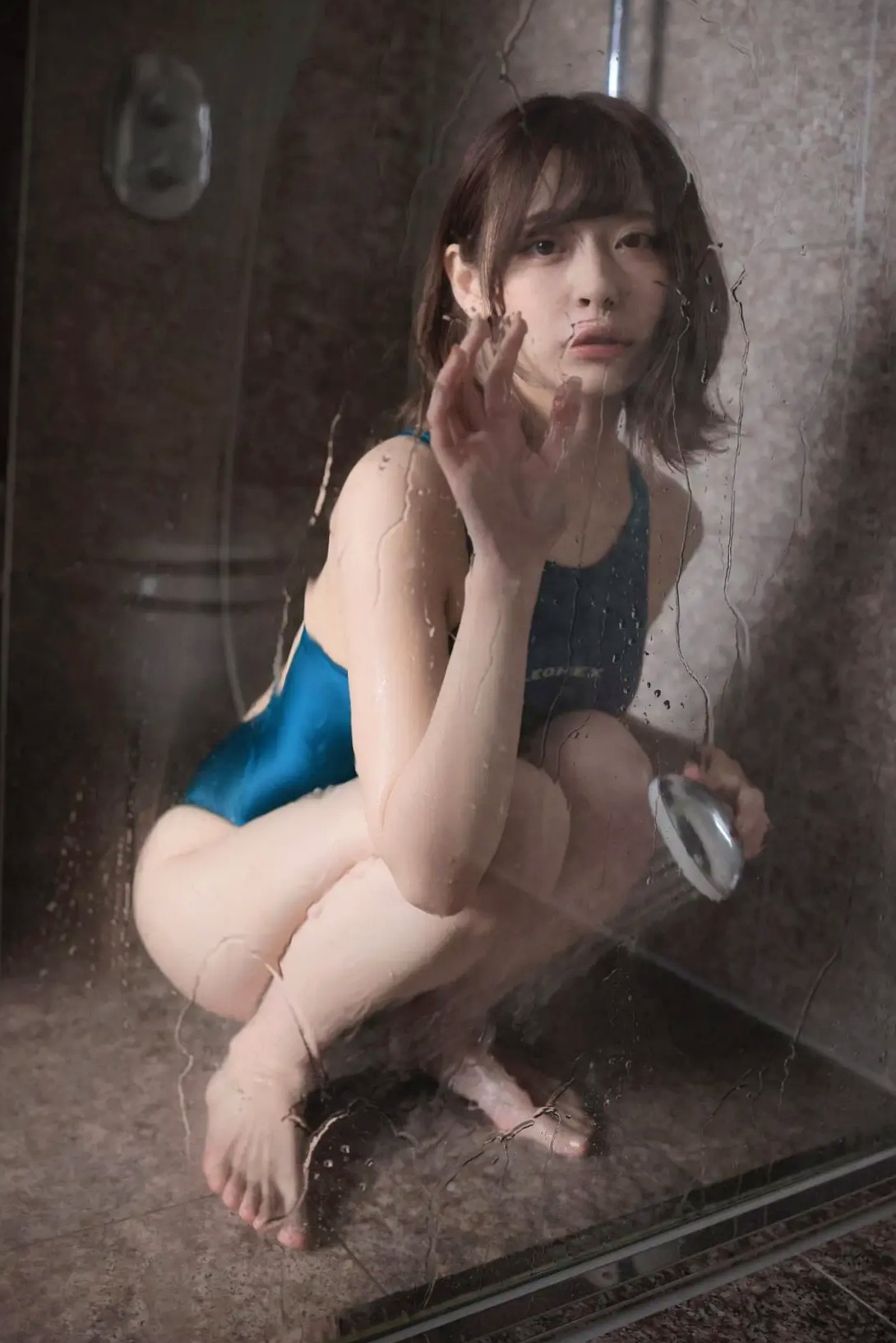 小日向結衣 - holiday 浴室泳装与卧室性感内衣私房写真