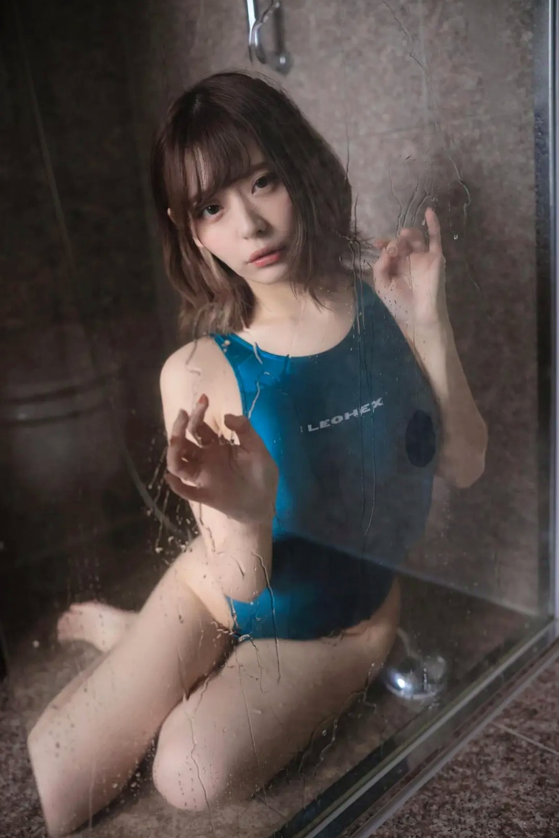 小日向結衣 - holiday 浴室泳装与卧室性感内衣私房写真