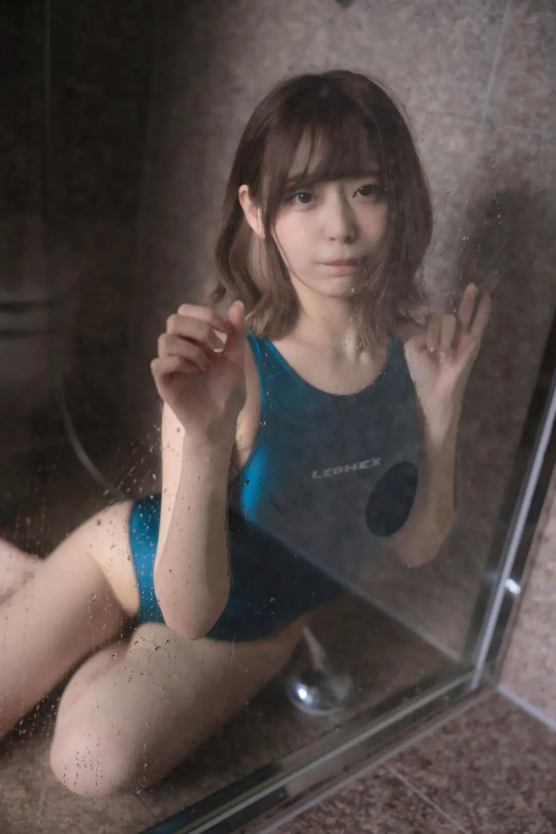 小日向結衣 - holiday 浴室泳装与卧室性感内衣私房写真