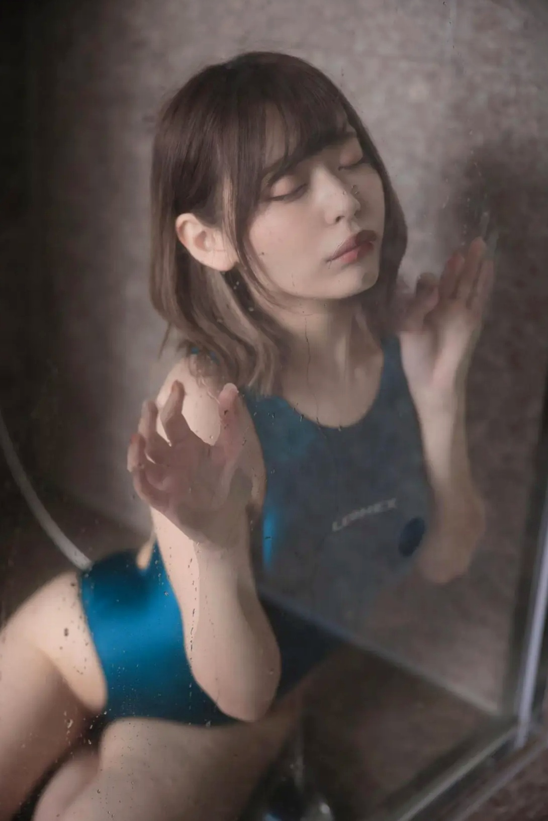 小日向結衣 - holiday 浴室泳装与卧室性感内衣私房写真