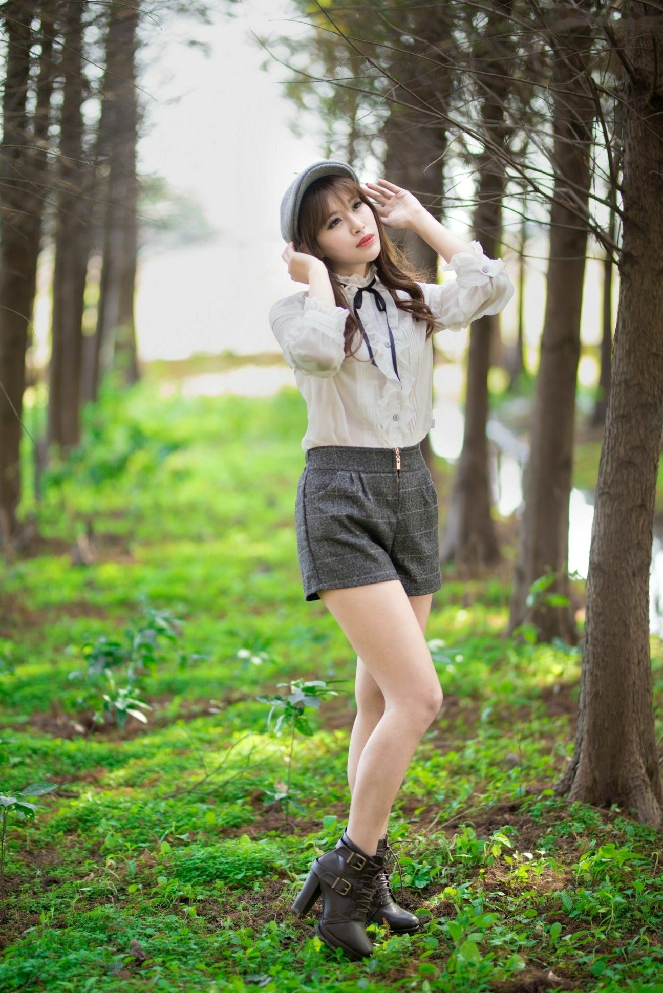 Gallery - 台湾模特 - model邬育錡：芦竹落羽松秋日清新写真，优雅风衣造型尽显知性魅力与修长美腿台湾气质户外美腿极品 米米女神私房照_秀色女神 - image 4