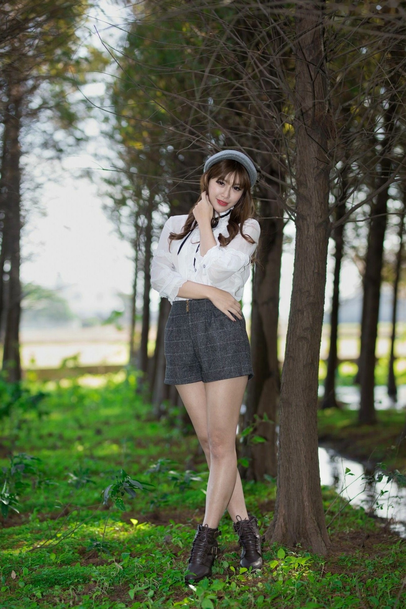 Gallery - 台湾模特 - model邬育錡：芦竹落羽松秋日清新写真，优雅风衣造型尽显知性魅力与修长美腿台湾气质户外美腿极品 米米女神私房照_秀色女神 - image 5