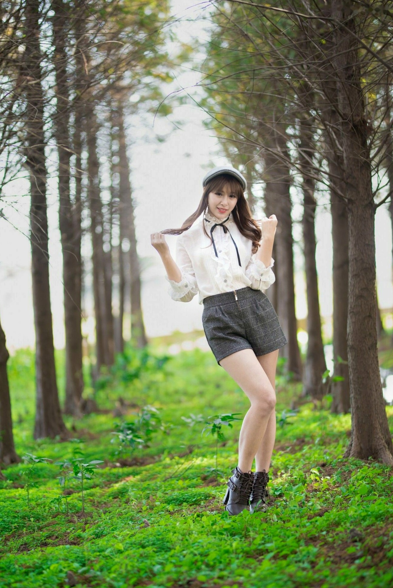 Gallery - 台湾模特 - model邬育錡：芦竹落羽松秋日清新写真，优雅风衣造型尽显知性魅力与修长美腿台湾气质户外美腿极品 米米女神私房照_秀色女神 - image 21