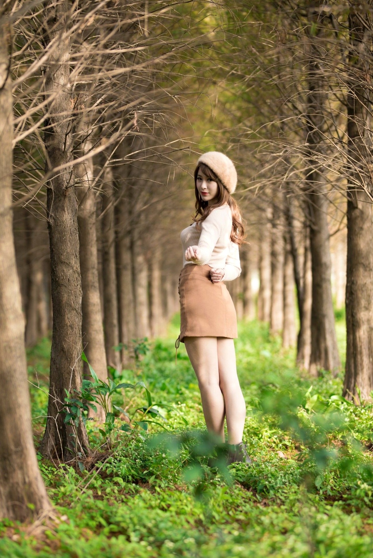 Gallery - 台湾模特 - model邬育錡：芦竹落羽松秋日清新写真，优雅风衣造型尽显知性魅力与修长美腿台湾气质户外美腿极品 米米女神私房照_秀色女神 - image 31