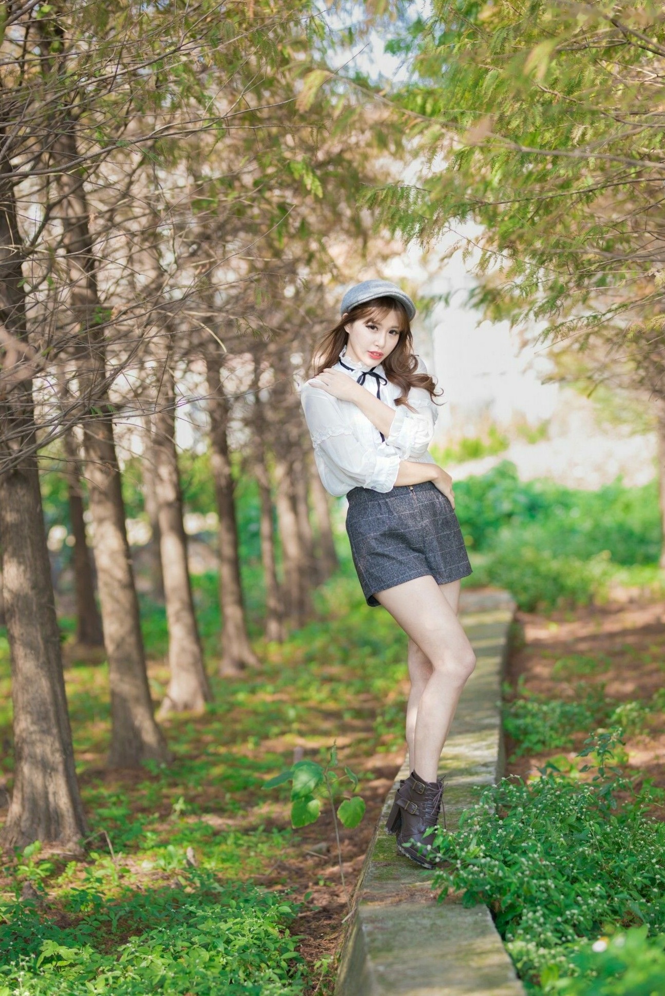 Gallery - 台湾模特 - model邬育錡：芦竹落羽松秋日清新写真，优雅风衣造型尽显知性魅力与修长美腿台湾气质户外美腿极品 米米女神私房照_秀色女神 - image 34