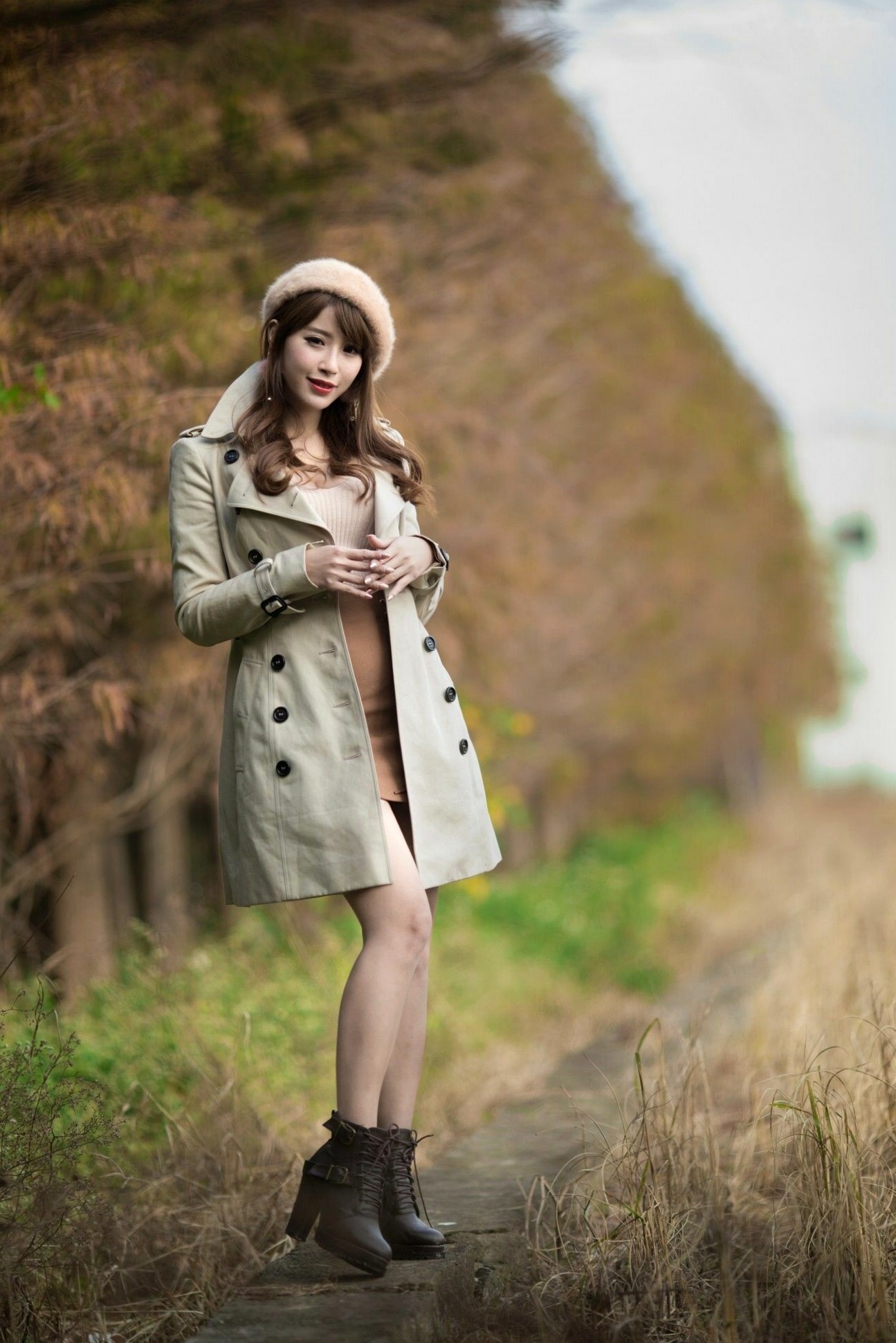 Gallery - 台湾模特 - model邬育錡：芦竹落羽松秋日清新写真，优雅风衣造型尽显知性魅力与修长美腿台湾气质户外美腿极品 米米女神私房照_秀色女神 - image 41