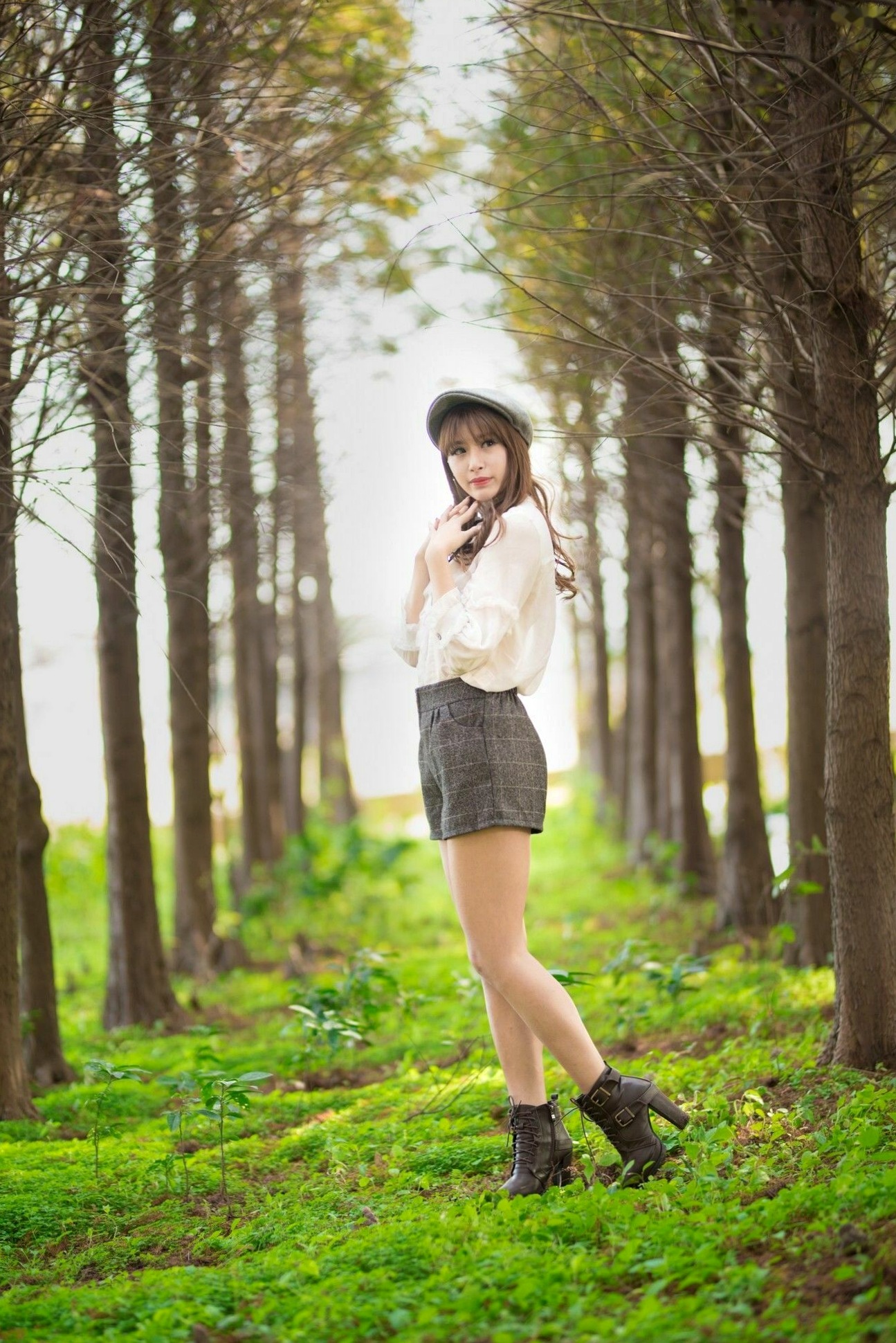 Gallery - 台湾模特 - model邬育錡：芦竹落羽松秋日清新写真，优雅风衣造型尽显知性魅力与修长美腿台湾气质户外美腿极品 米米女神私房照_秀色女神 - image 46