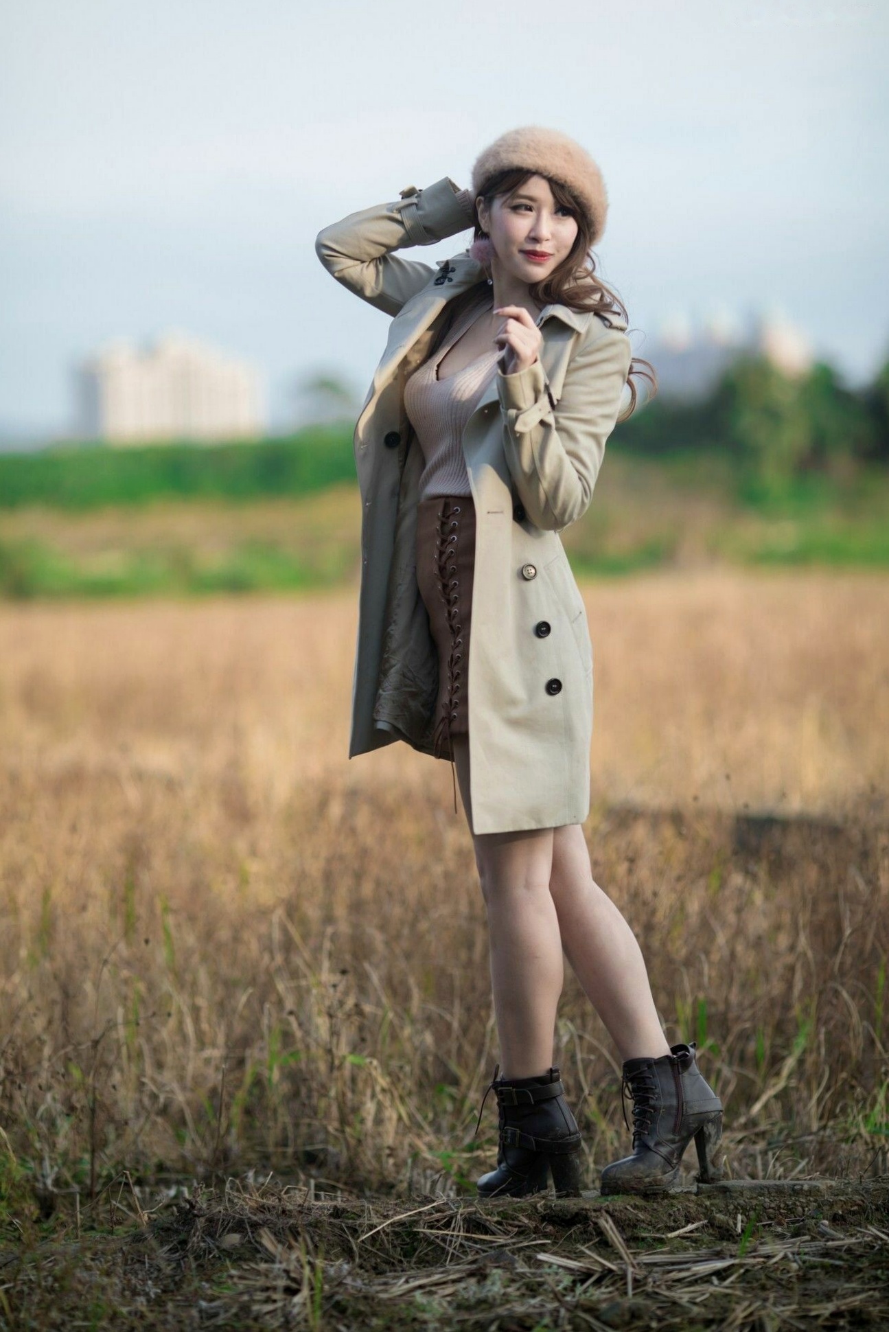 Gallery - 台湾模特 - model邬育錡：芦竹落羽松秋日清新写真，优雅风衣造型尽显知性魅力与修长美腿台湾气质户外美腿极品 米米女神私房照_秀色女神 - image 47