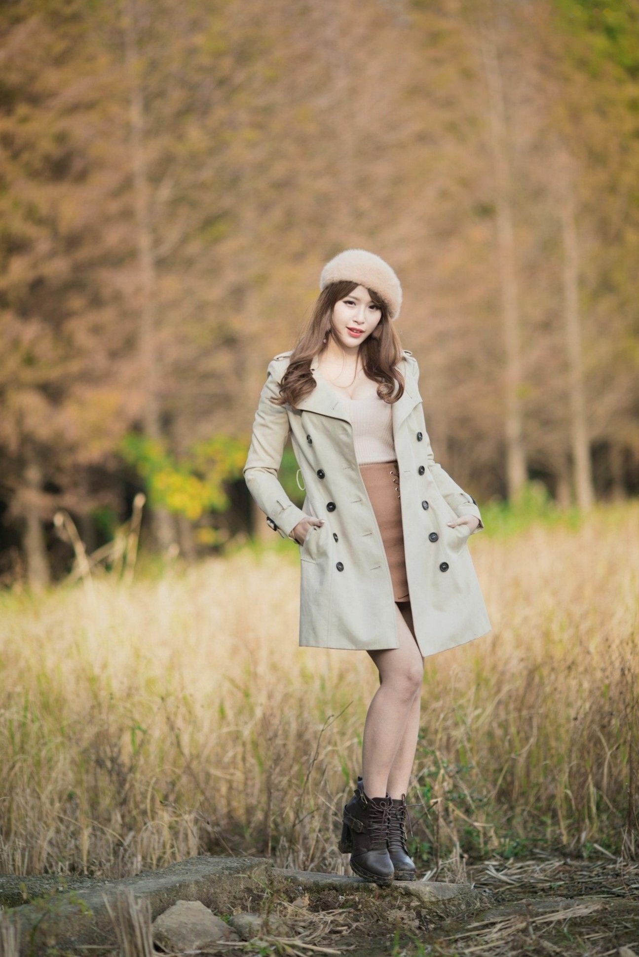 Gallery - 台湾模特 - model邬育錡：芦竹落羽松秋日清新写真，优雅风衣造型尽显知性魅力与修长美腿台湾气质户外美腿极品 米米女神私房照_秀色女神 - image 49