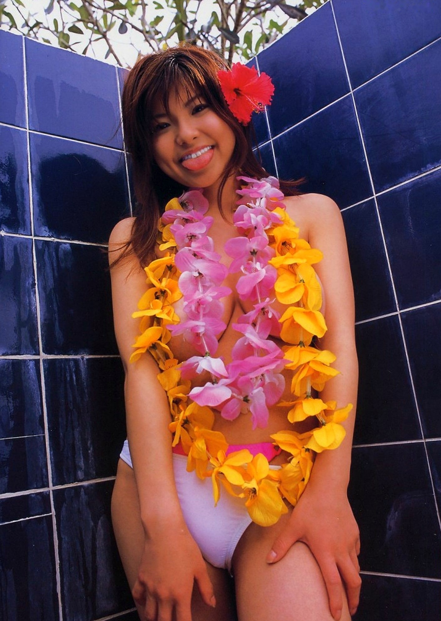 Gallery - 花井美里《初H!》写真集：清纯校服与性感比基尼的火辣邂逅，极致视觉诱惑私房照日本比基尼校服私房照性感 花井美理女神私房照_秀色女神 - image 22