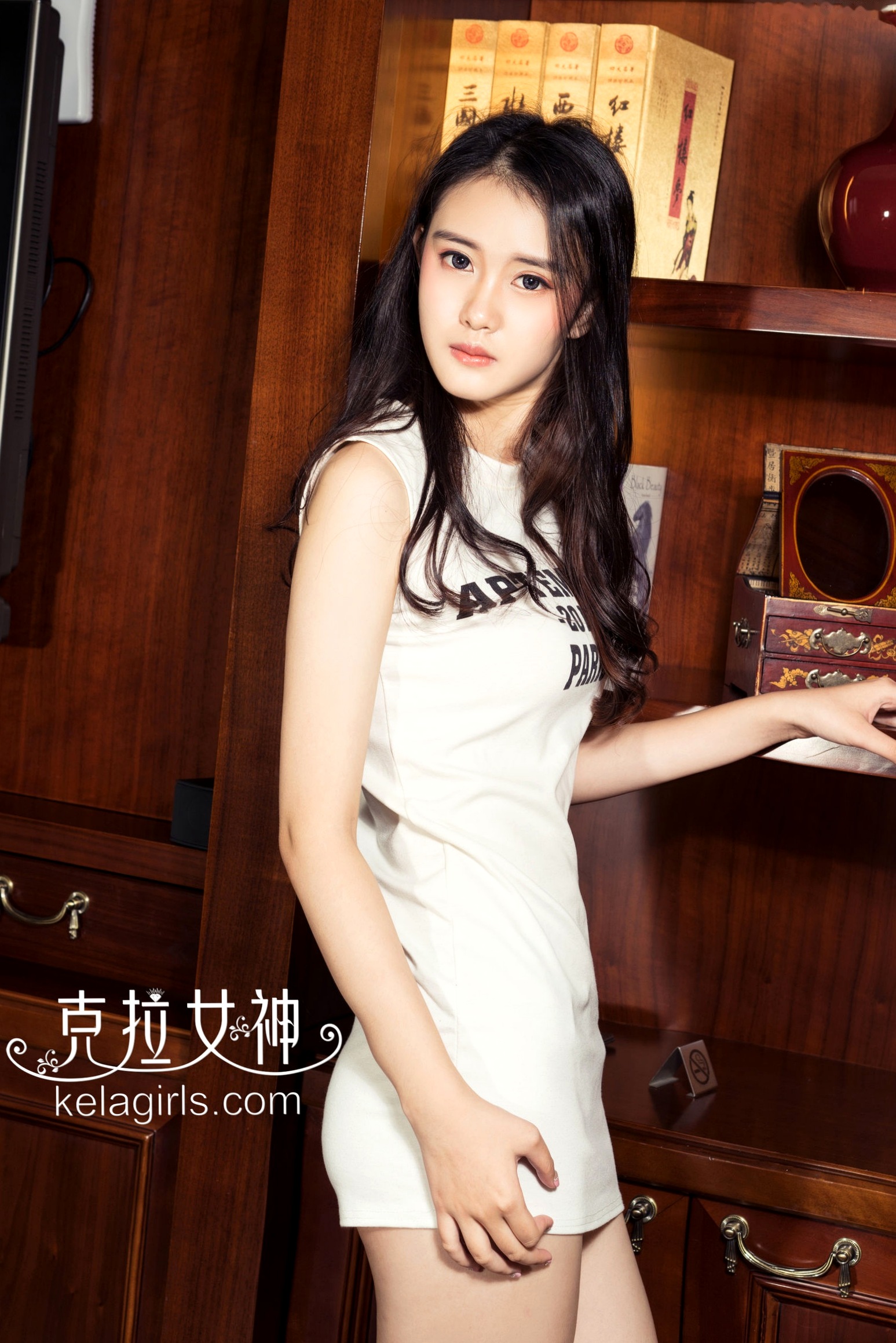 Gallery - KelaGirls克拉女神苏可可《校花中的战斗机》写真：性感尤物白嫩肌肤，居家私房大尺度写真动态克拉女神性感私房照大尺度诱惑 苏可er女神私房照_秀色女神 - image 2