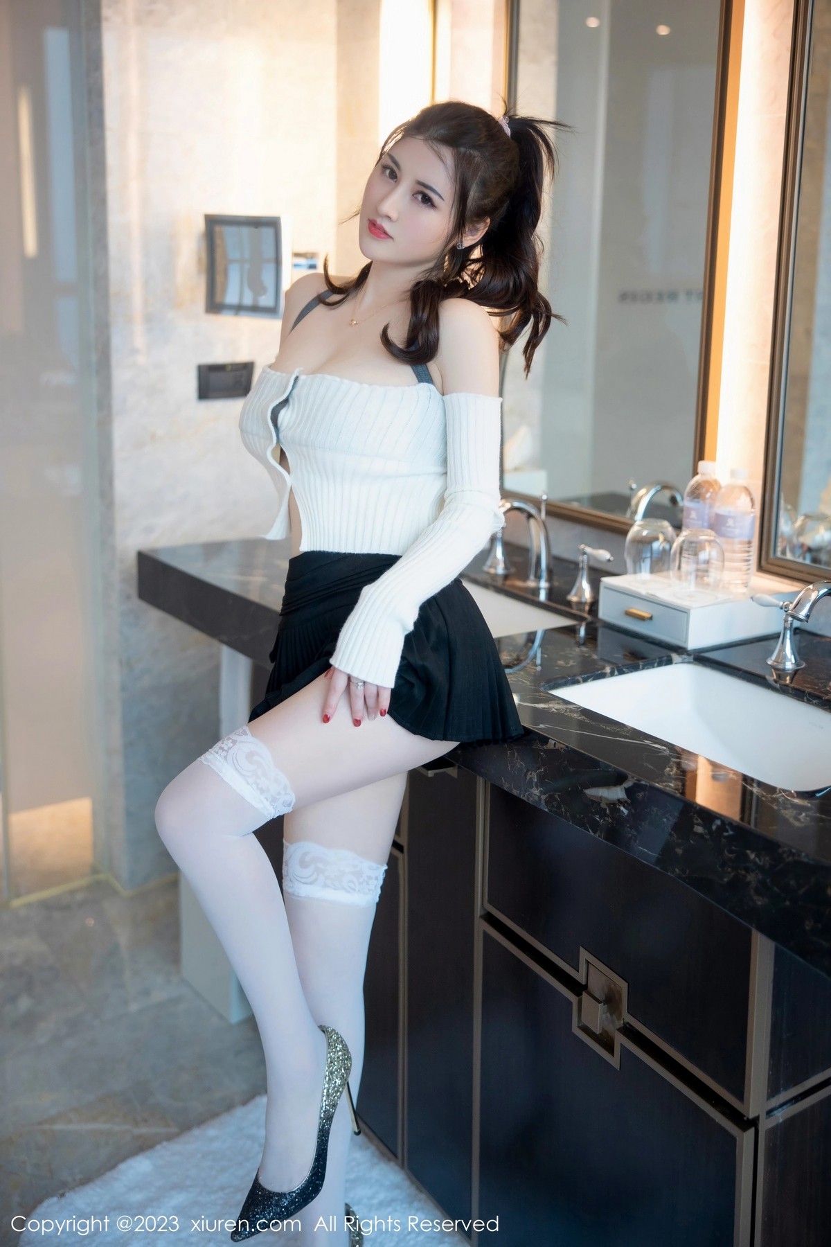 [XiuRen]高清写真图 2023.03.28 No.6484 诗诗kiki 丝袜美臀