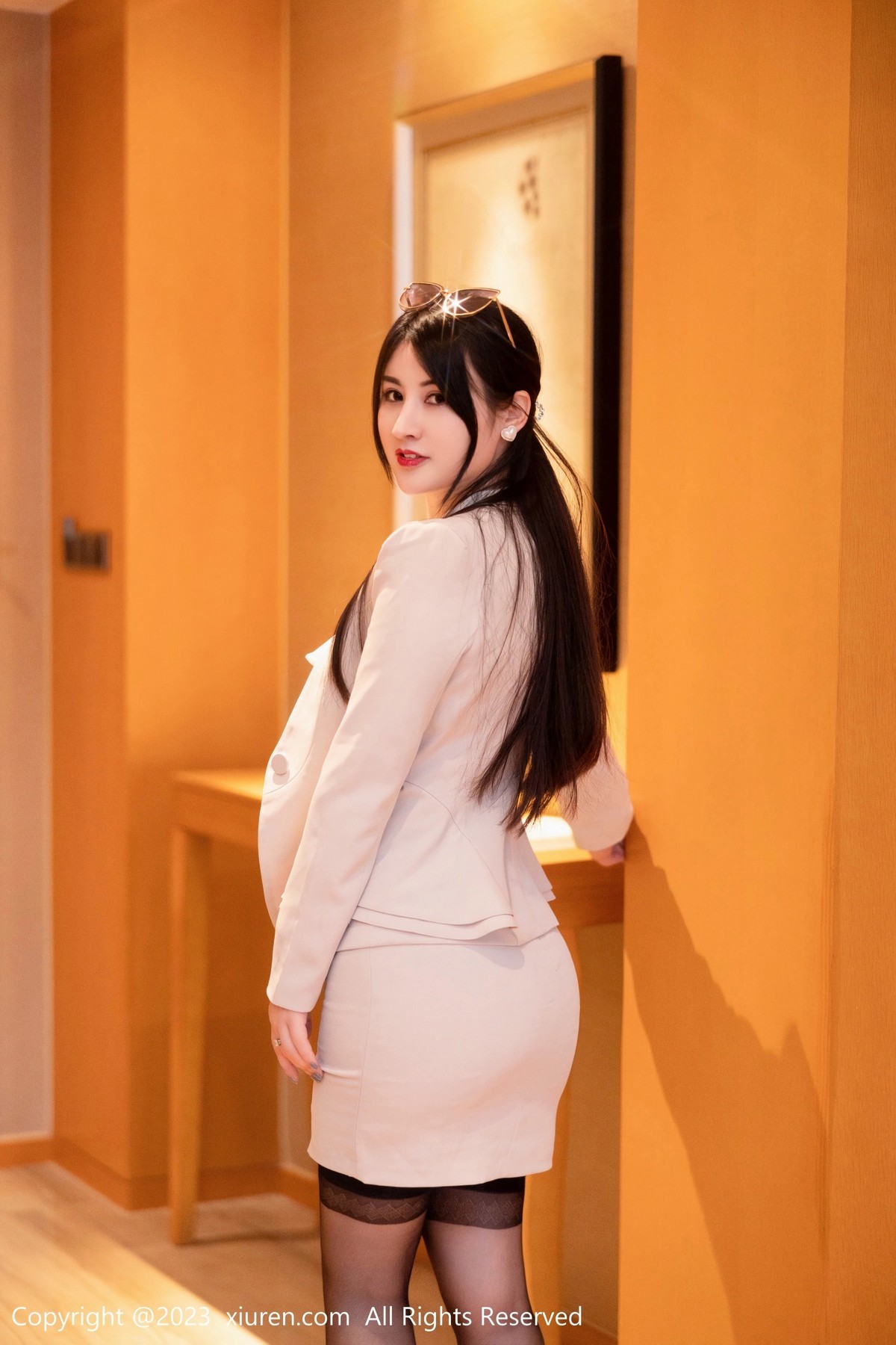 [XiuRen]高清写真图 2023.06.08 No.6879 诗诗kiki 黑丝美臀