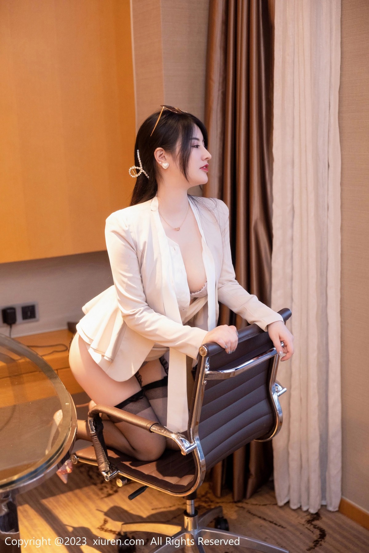 [XiuRen]高清写真图 2023.06.08 No.6879 诗诗kiki 黑丝美臀