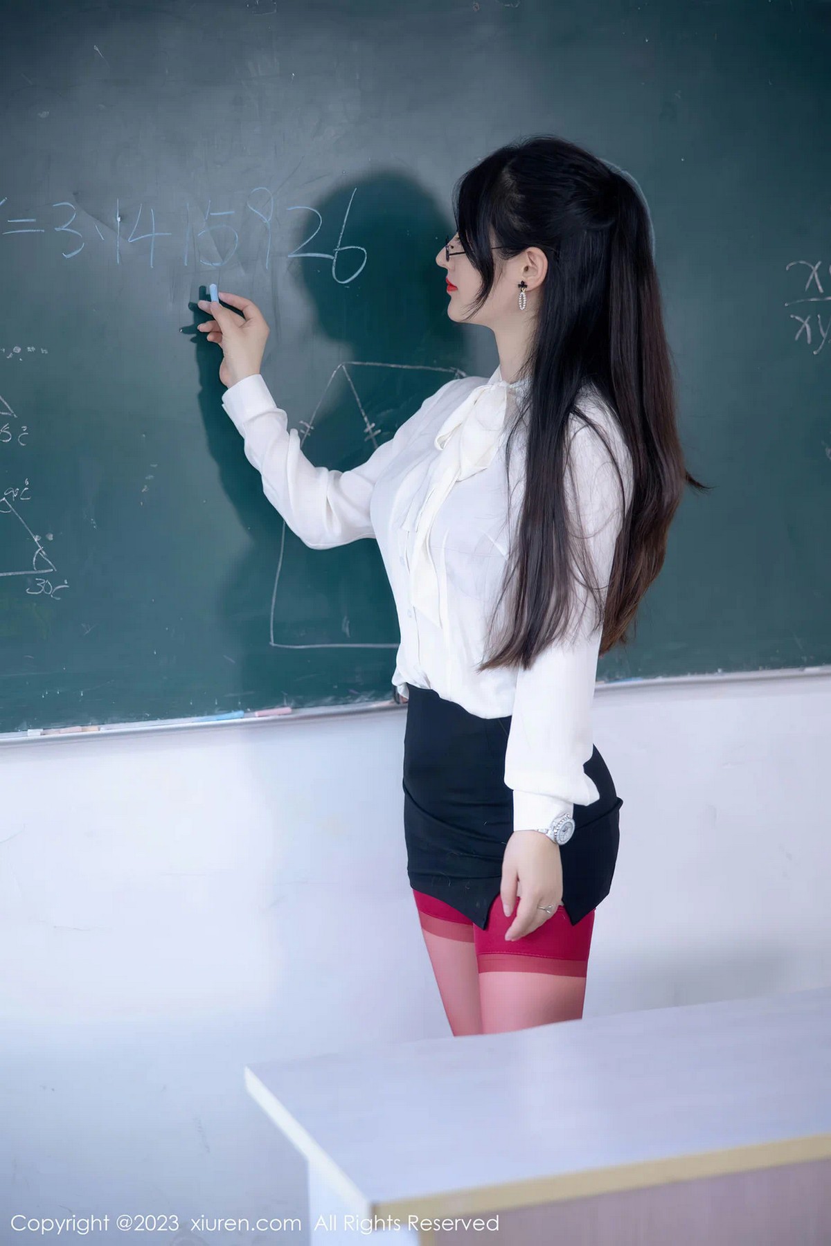 [XiuRen]高清写真图 2023.06.27 No.6980 诗诗kiki 教师美腿