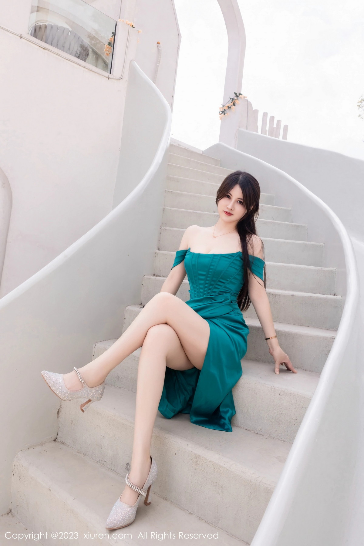 [XiuRen]高清写真图 2023.11.01 No.7592 诗诗kiki 丰腴美臀