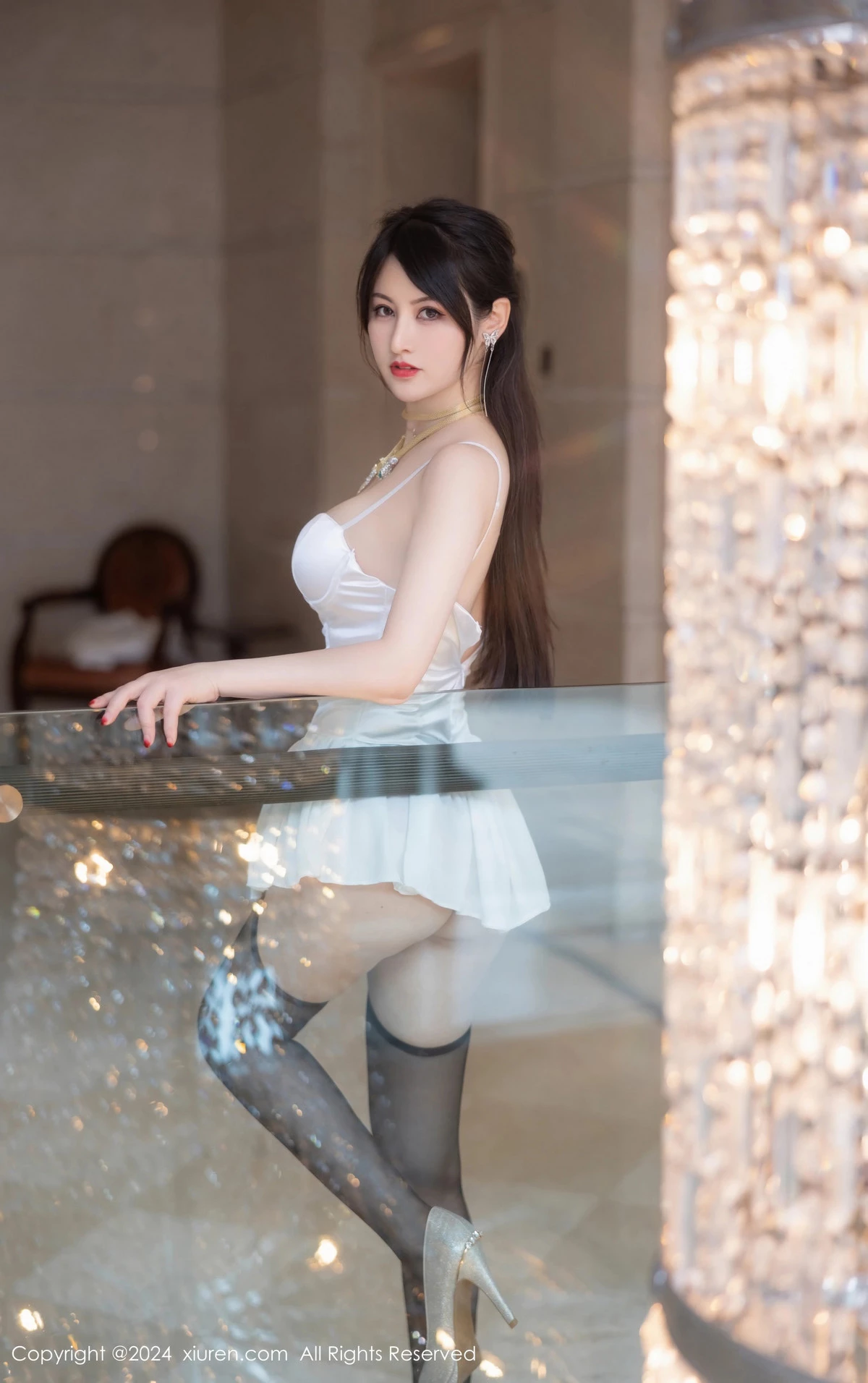 [XiuRen]高清写真图 2024.04.23 No.8436 诗诗kiki 黑丝美腿