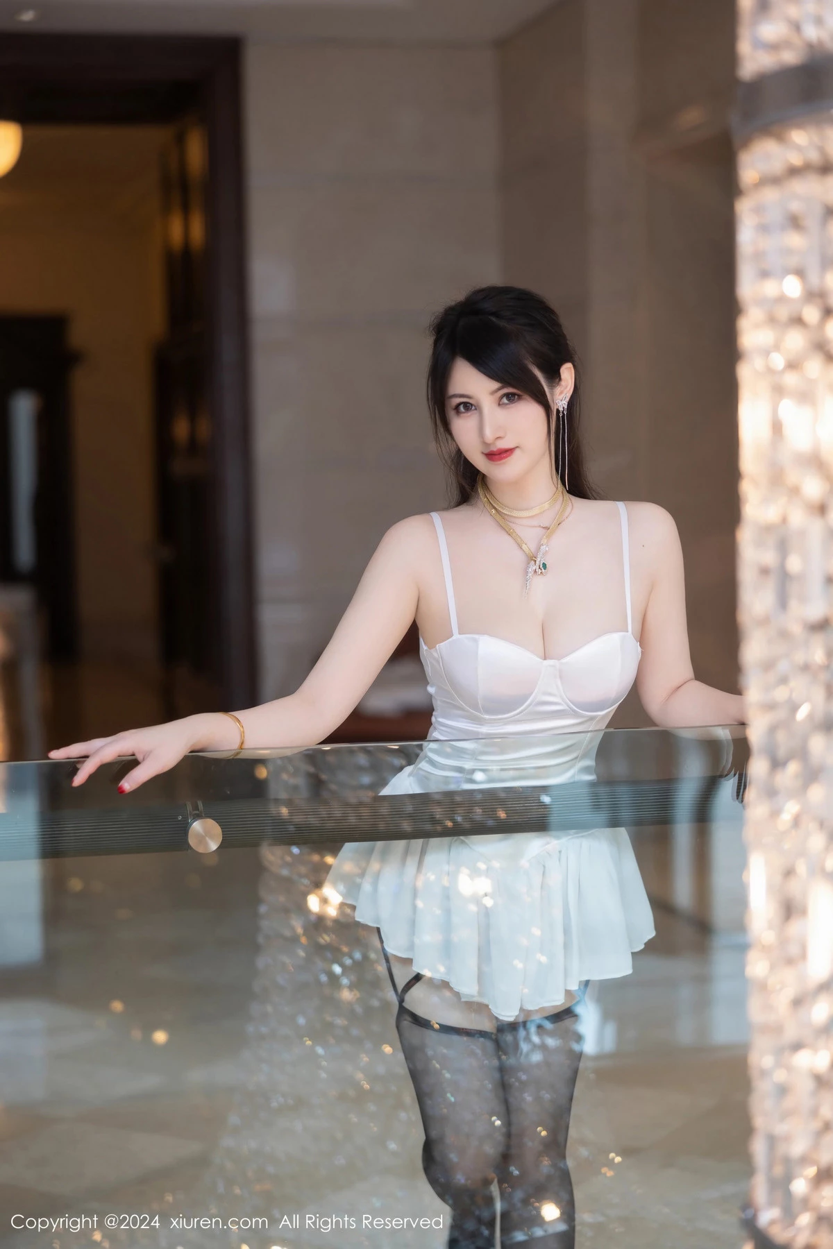[XiuRen]高清写真图 2024.04.23 No.8436 诗诗kiki 黑丝美腿