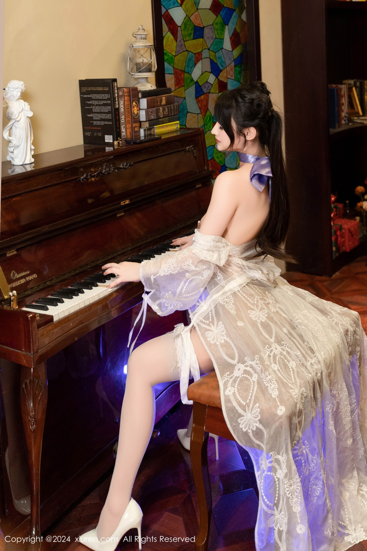 [XiuRen]高清写真图 2024.09.26 No.9214 诗诗kiki 美臀丝袜