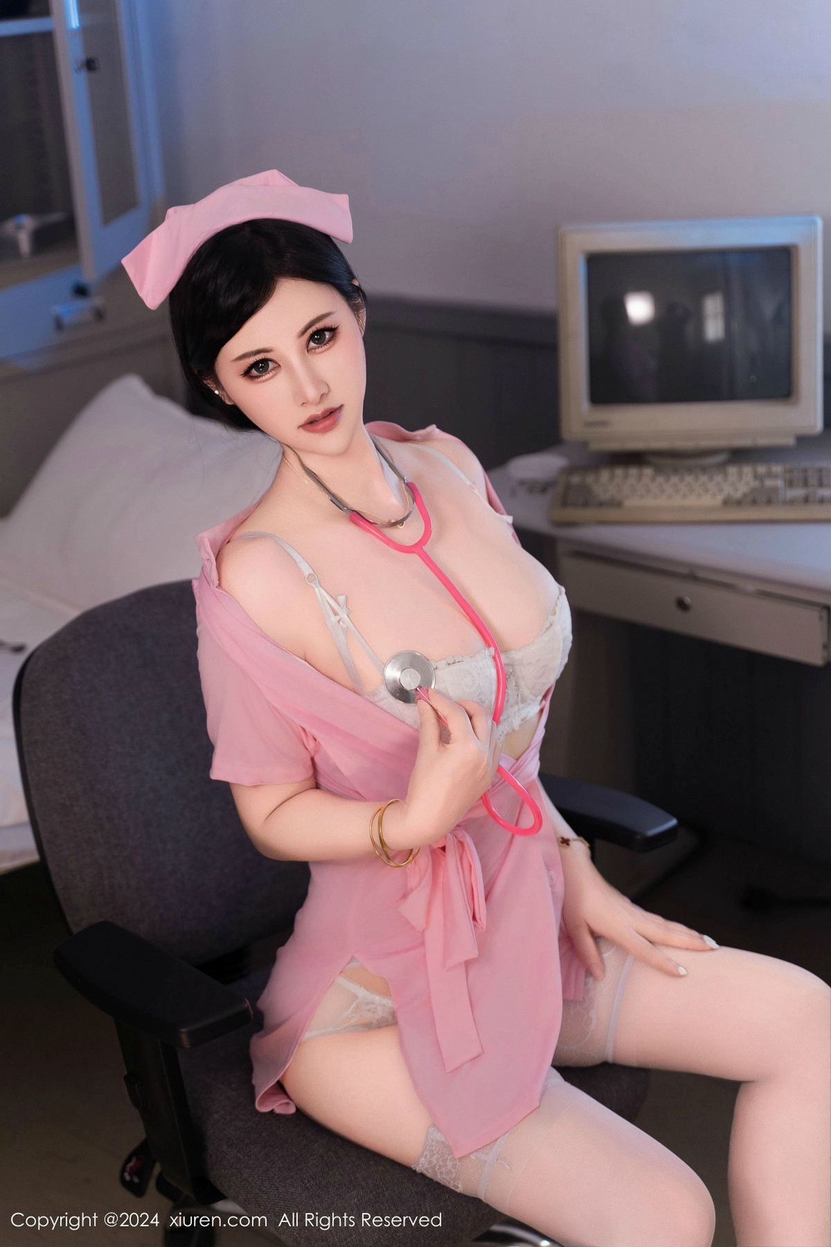 [XiuRen]高清写真图 2024.11.12 No.9434 诗诗kiki 黑丝美臀