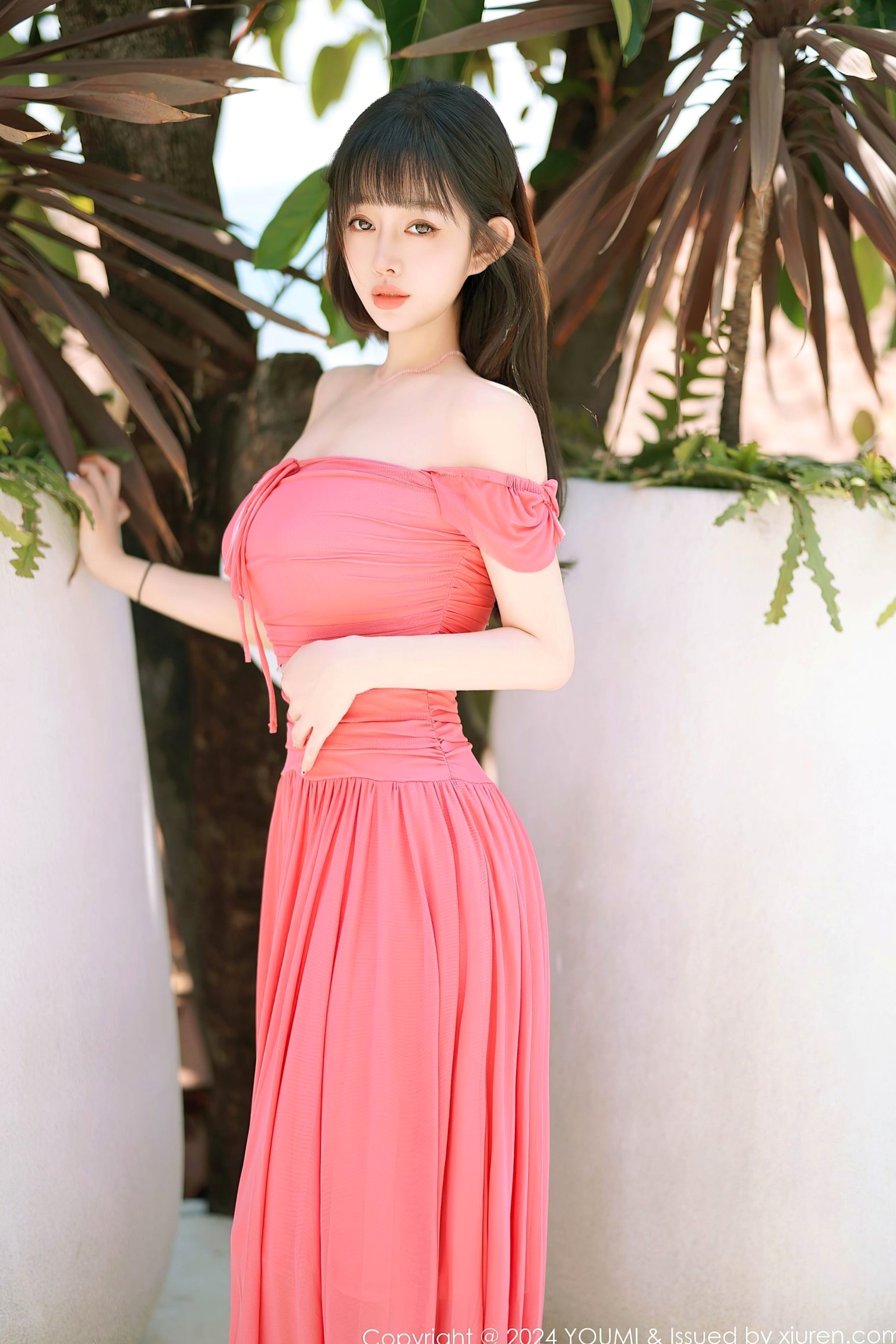 Gallery - YouMi尤蜜荟 - Chiness Model -1077-王雨纯：红色露肩长裙演绎极致私房，唯美光影尽显曼妙身姿-2024.06.21尤蜜荟 - Chiness Model 性感诱惑私房照大尺度 王雨纯女神私房照_秀色女神 - image 3