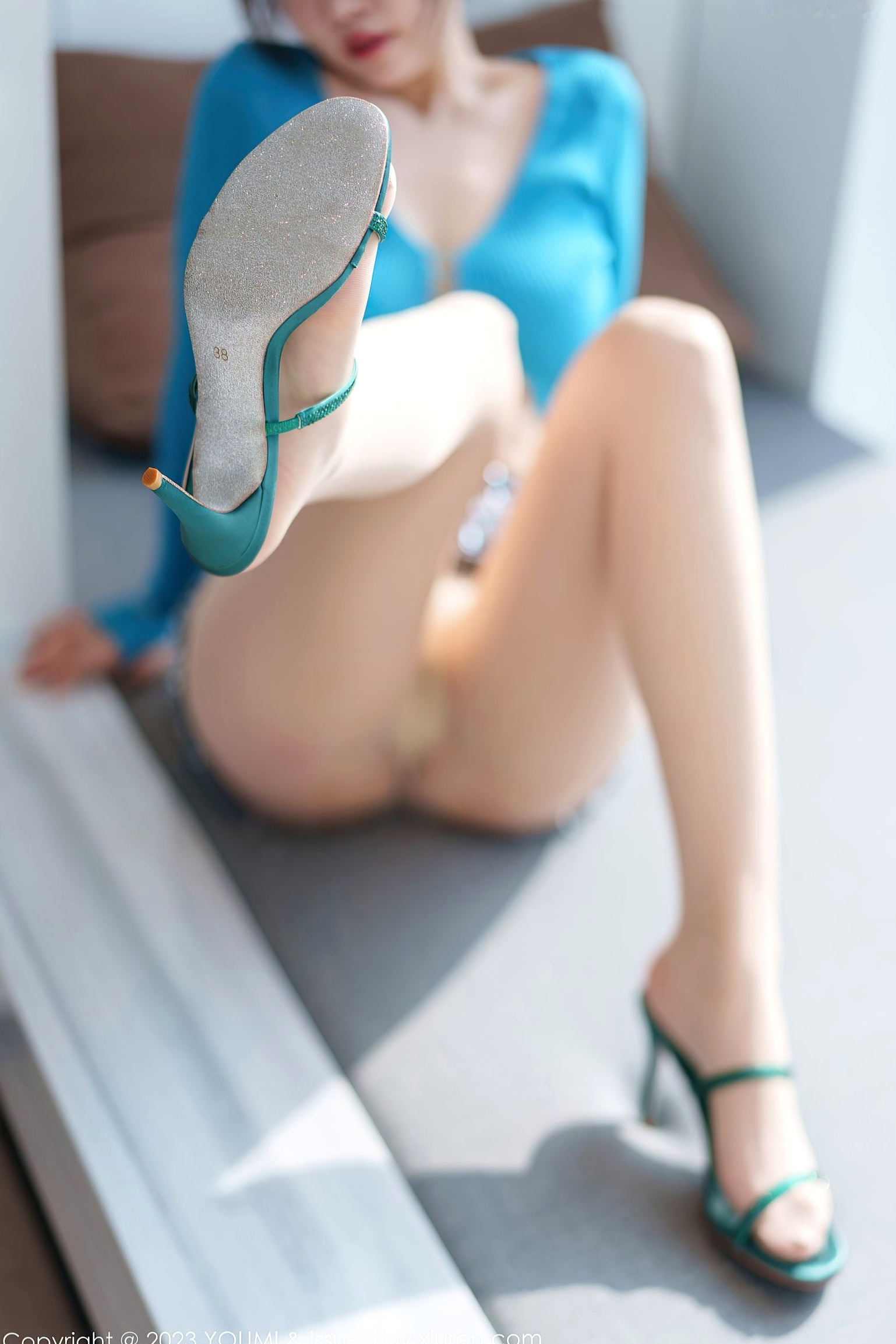 Gallery - YouMi尤蜜荟 - Chiness Model -932-王雨纯：蓝色针织上衣与闪耀亮片裙，演绎迷人性感女神私房写真大片 (2023.04.28)尤蜜荟 - Chiness Model 性感诱惑私房照白嫩 王雨纯女神私房照_秀色女神 - image 16