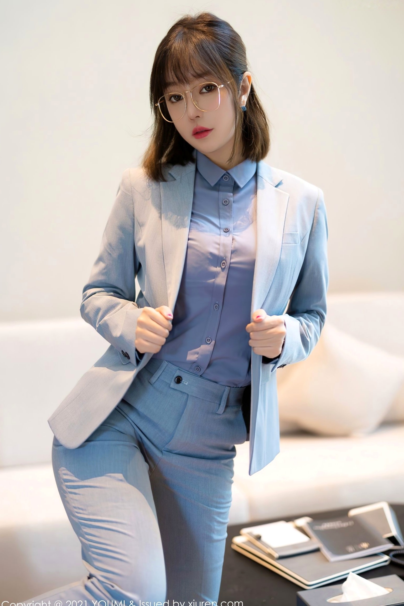 Gallery - YouMi尤蜜荟 - Chiness Model -王雨纯 成都室外旅拍，职场OL眼镜制服诱惑，蕾丝内衣与性感丝袜视觉盛宴尤蜜荟 - Chiness Model 性感制服丝袜诱惑 王雨纯女神私房照_秀色女神 - image 7