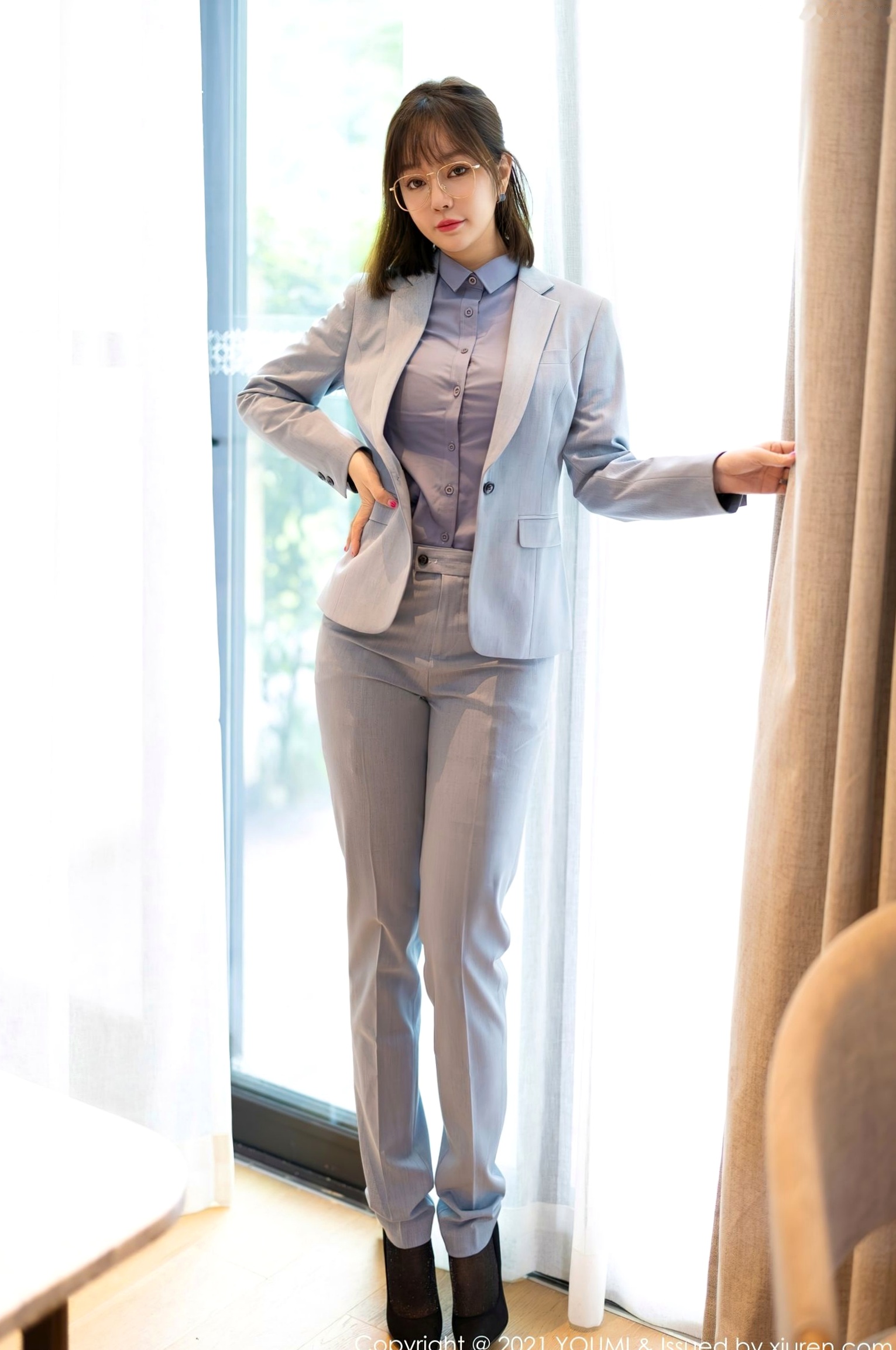 Gallery - YouMi尤蜜荟 - Chiness Model -王雨纯 成都室外旅拍，职场OL眼镜制服诱惑，蕾丝内衣与性感丝袜视觉盛宴尤蜜荟 - Chiness Model 性感制服丝袜诱惑 王雨纯女神私房照_秀色女神 - image 8
