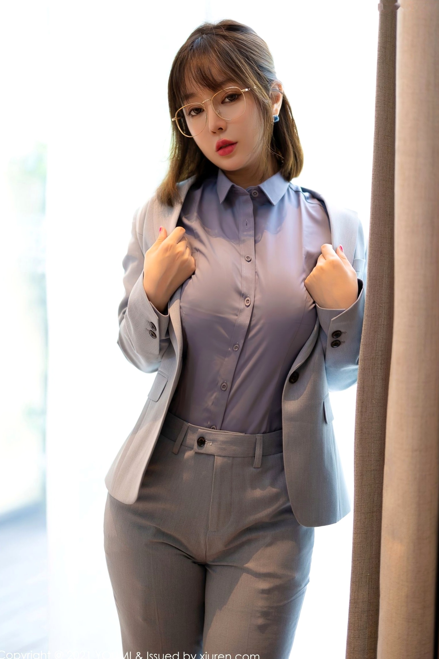 Gallery - YouMi尤蜜荟 - Chiness Model -王雨纯 成都室外旅拍，职场OL眼镜制服诱惑，蕾丝内衣与性感丝袜视觉盛宴尤蜜荟 - Chiness Model 性感制服丝袜诱惑 王雨纯女神私房照_秀色女神 - image 9