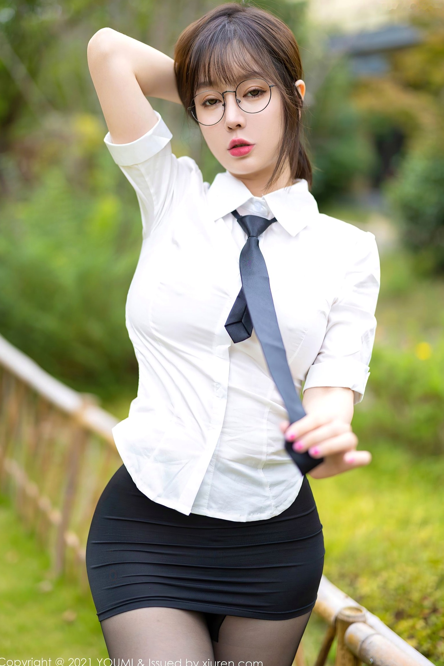 Gallery - YouMi尤蜜荟 - Chiness Model 717期：王雨纯成都旅拍，经典白衬衫配黑丝诱惑，制服私房写真，尽显曼妙身姿，高清御姐风范尤蜜荟 - Chiness Model 制服黑丝性感私房照 王雨纯女神私房照_秀色女神 - image 4