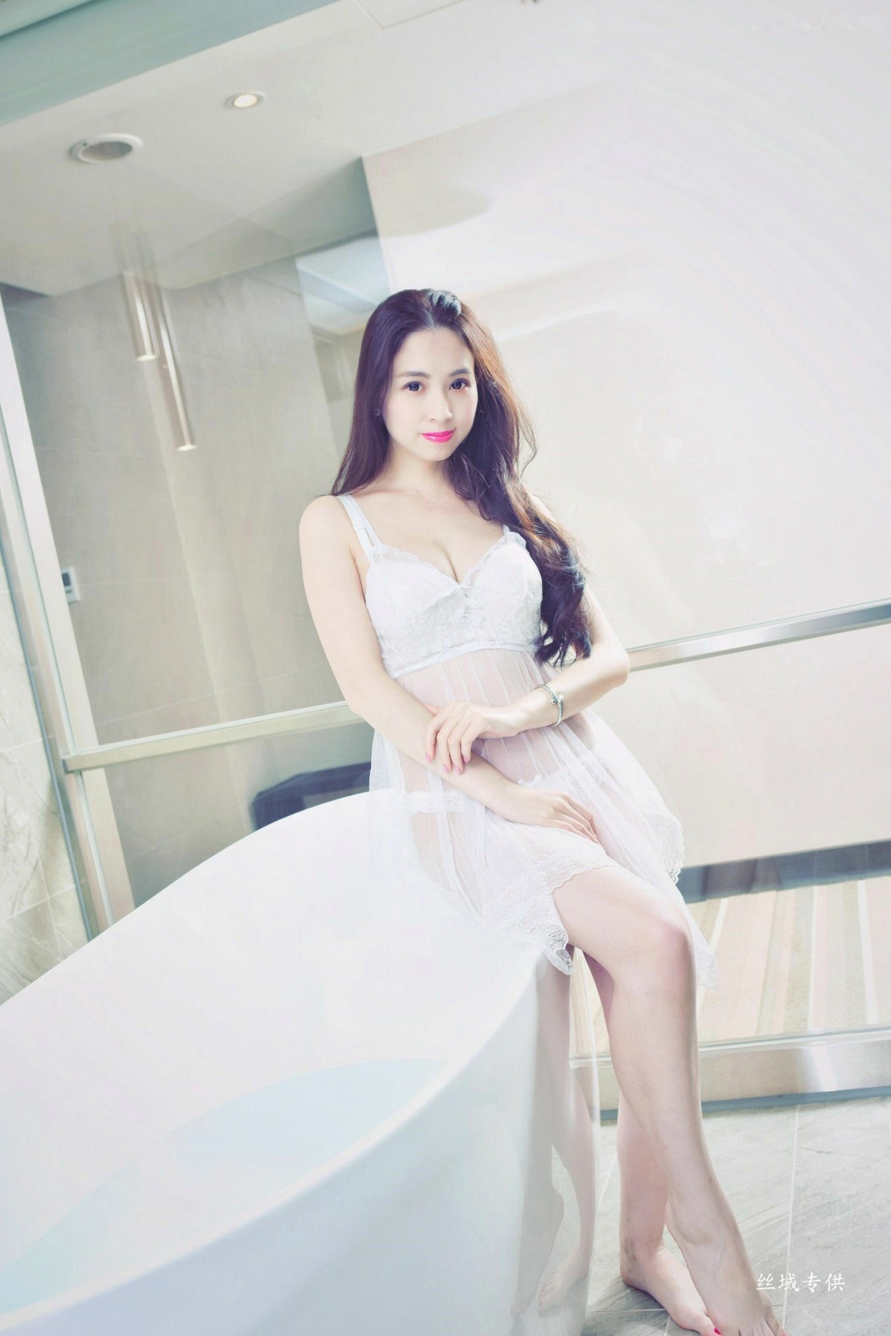 Gallery - 台湾正妹雪菁棚拍写真：职场OL制服诱惑与清纯私房美照合集台湾制服诱惑丝袜私房照 雪菁女神私房照_秀色女神 - image 18