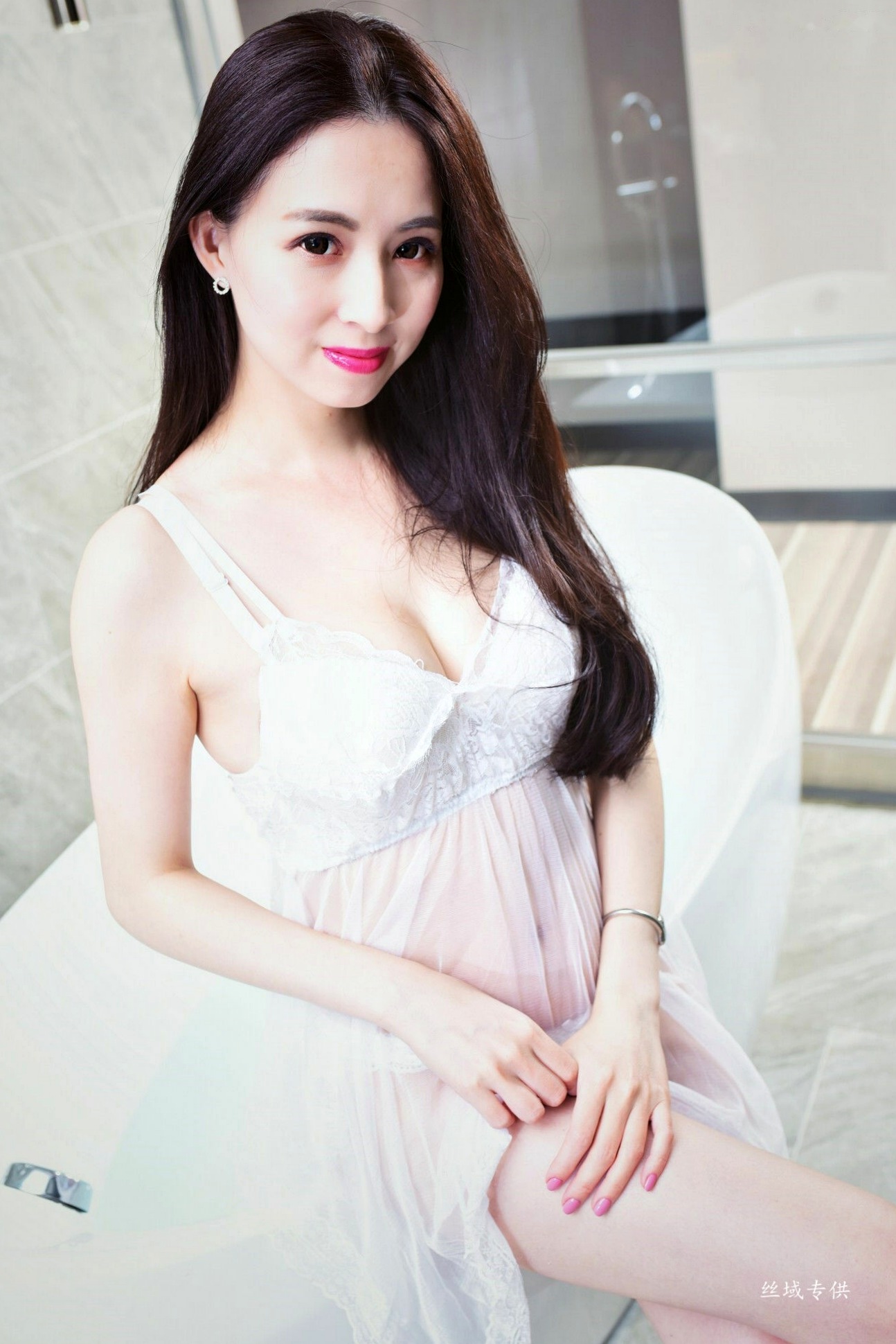 Gallery - 台湾正妹雪菁棚拍写真：职场OL制服诱惑与清纯私房美照合集台湾制服诱惑丝袜私房照 雪菁女神私房照_秀色女神 - image 20