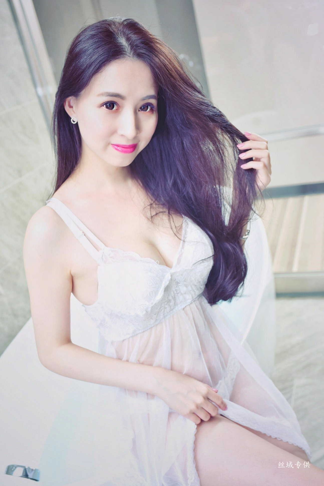 Gallery - 台湾正妹雪菁棚拍写真：职场OL制服诱惑与清纯私房美照合集台湾制服诱惑丝袜私房照 雪菁女神私房照_秀色女神 - image 21