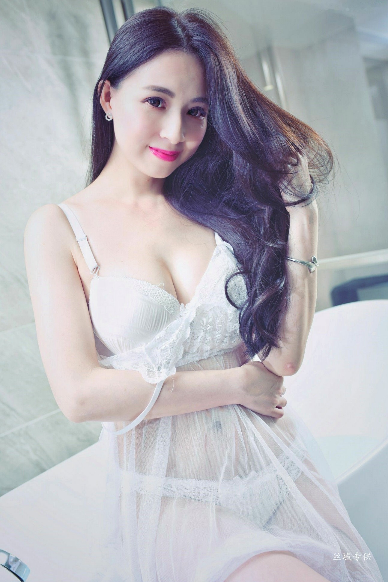 Gallery - 台湾正妹雪菁棚拍写真：职场OL制服诱惑与清纯私房美照合集台湾制服诱惑丝袜私房照 雪菁女神私房照_秀色女神 - image 24
