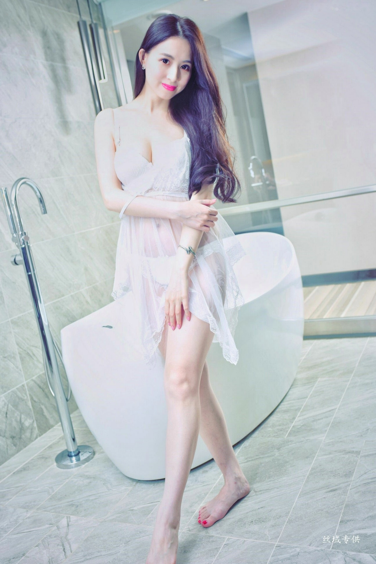 Gallery - 台湾正妹雪菁棚拍写真：职场OL制服诱惑与清纯私房美照合集台湾制服诱惑丝袜私房照 雪菁女神私房照_秀色女神 - image 26