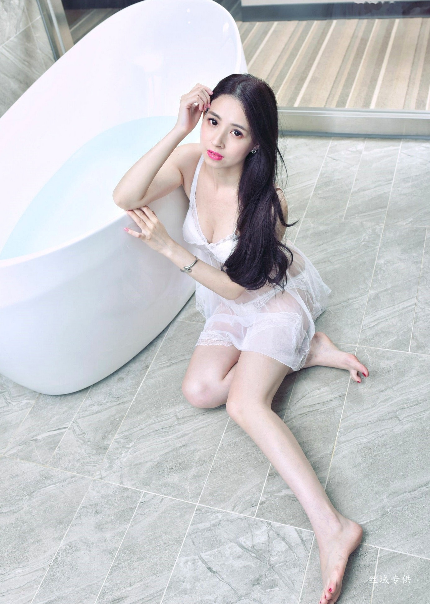 Gallery - 台湾正妹雪菁棚拍写真：职场OL制服诱惑与清纯私房美照合集台湾制服诱惑丝袜私房照 雪菁女神私房照_秀色女神 - image 29