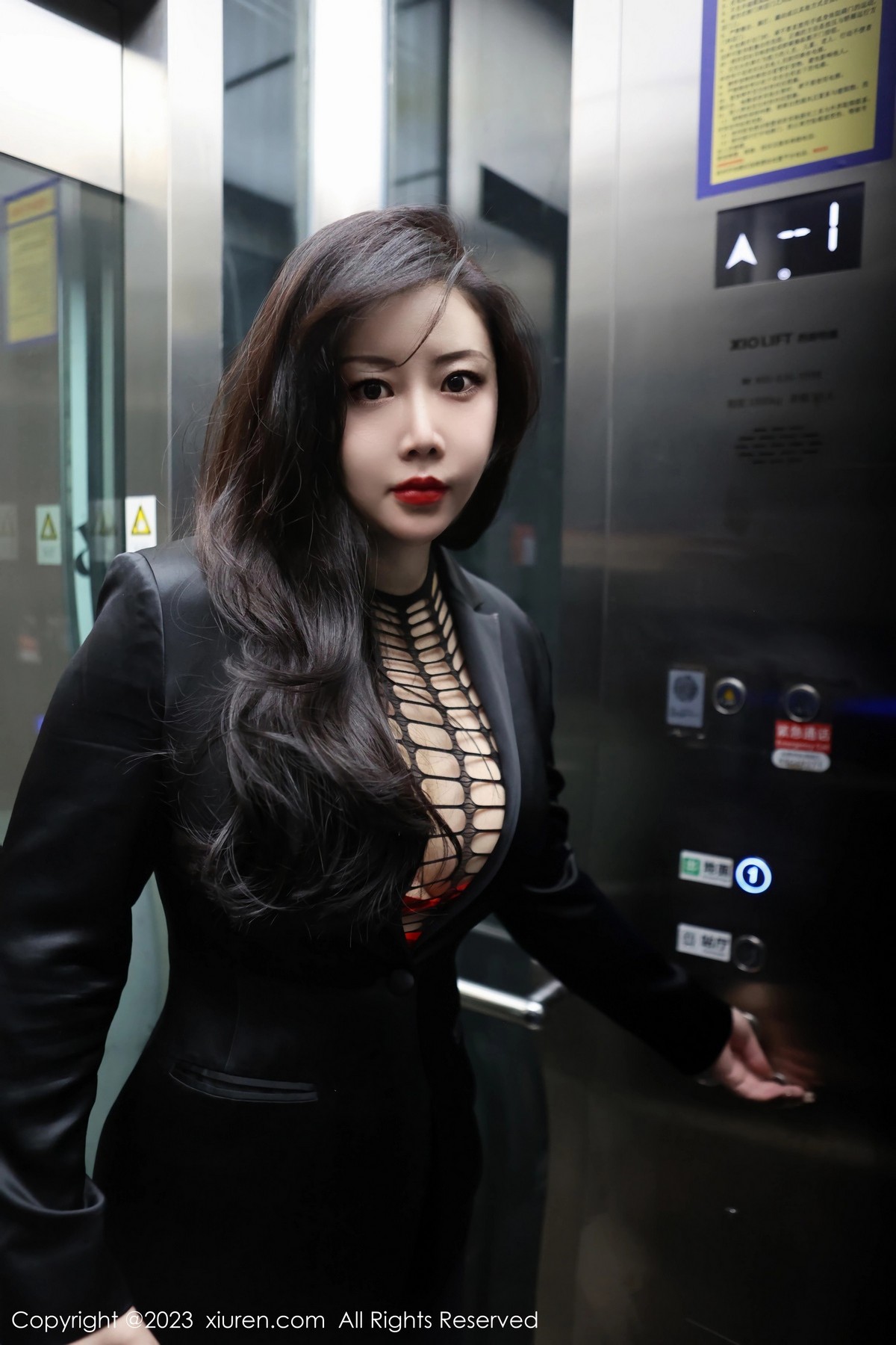 [XiuRen]高清写真图 2023.03.16 No.6421 王婉悠Queen 丝袜OL