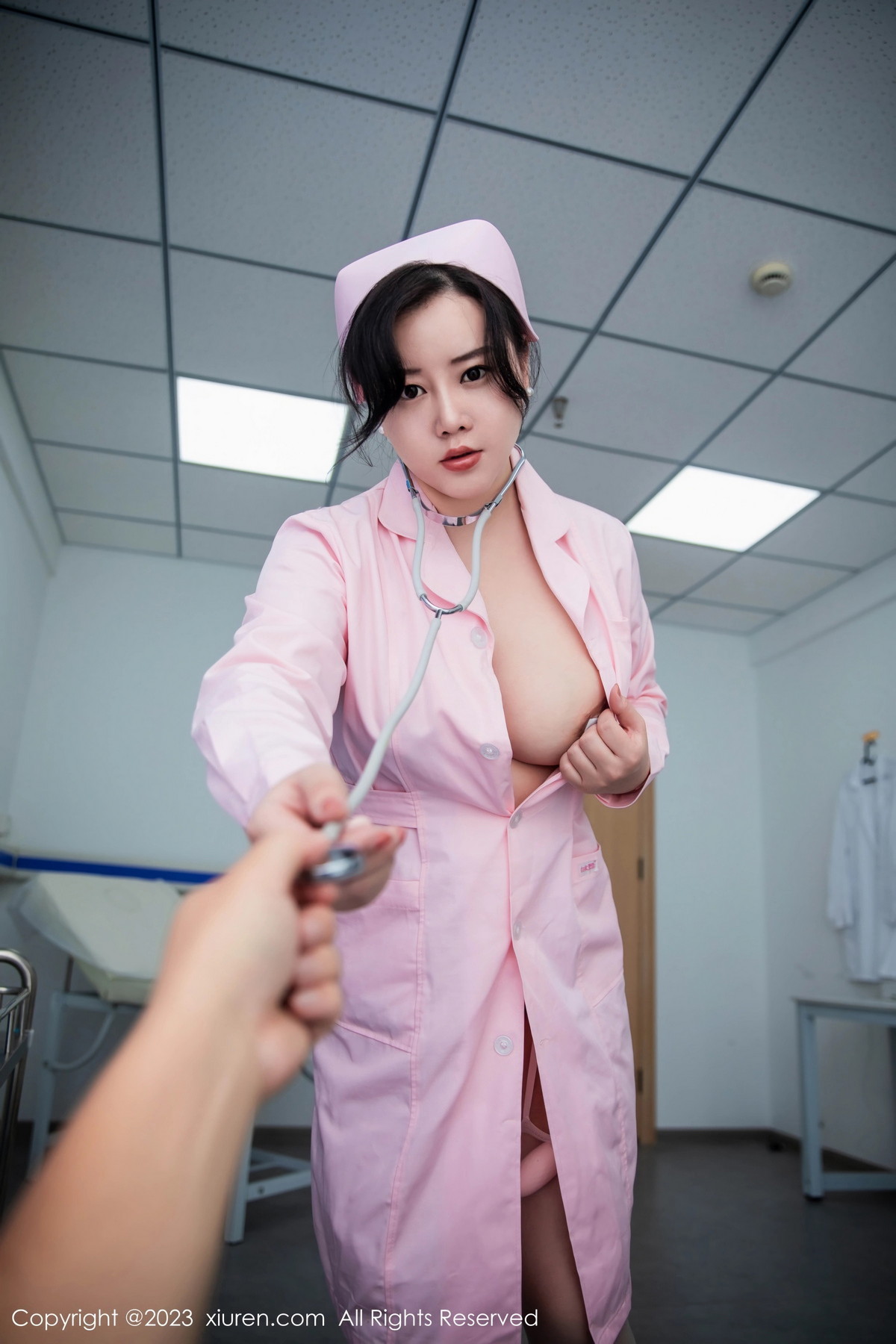 [XiuRen]高清写真图 2023.08.08 No.7199 王婉悠Queen 护士服美臀
