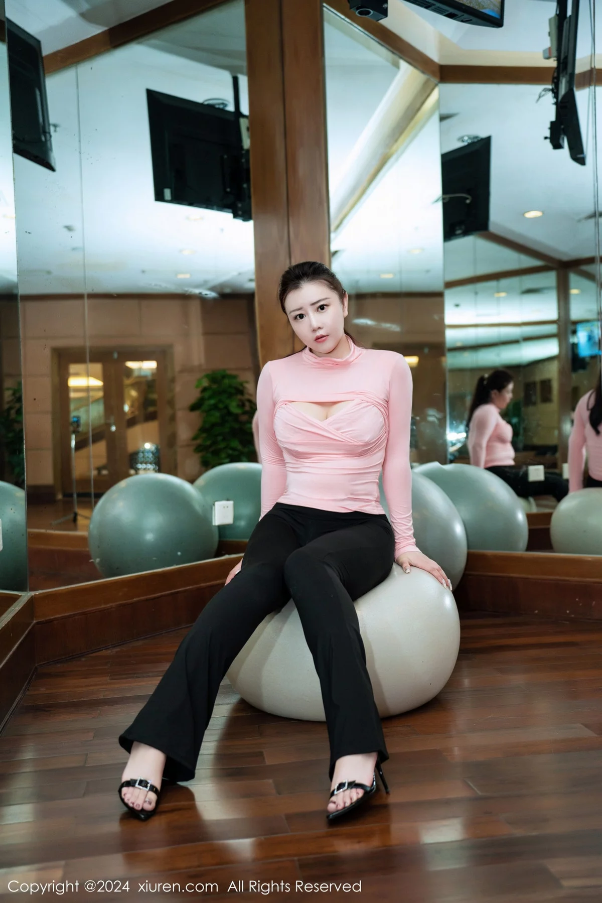 [XiuRen]高清写真图 2024.01.11 No.7943 王婉悠Queen 丰腴美臀