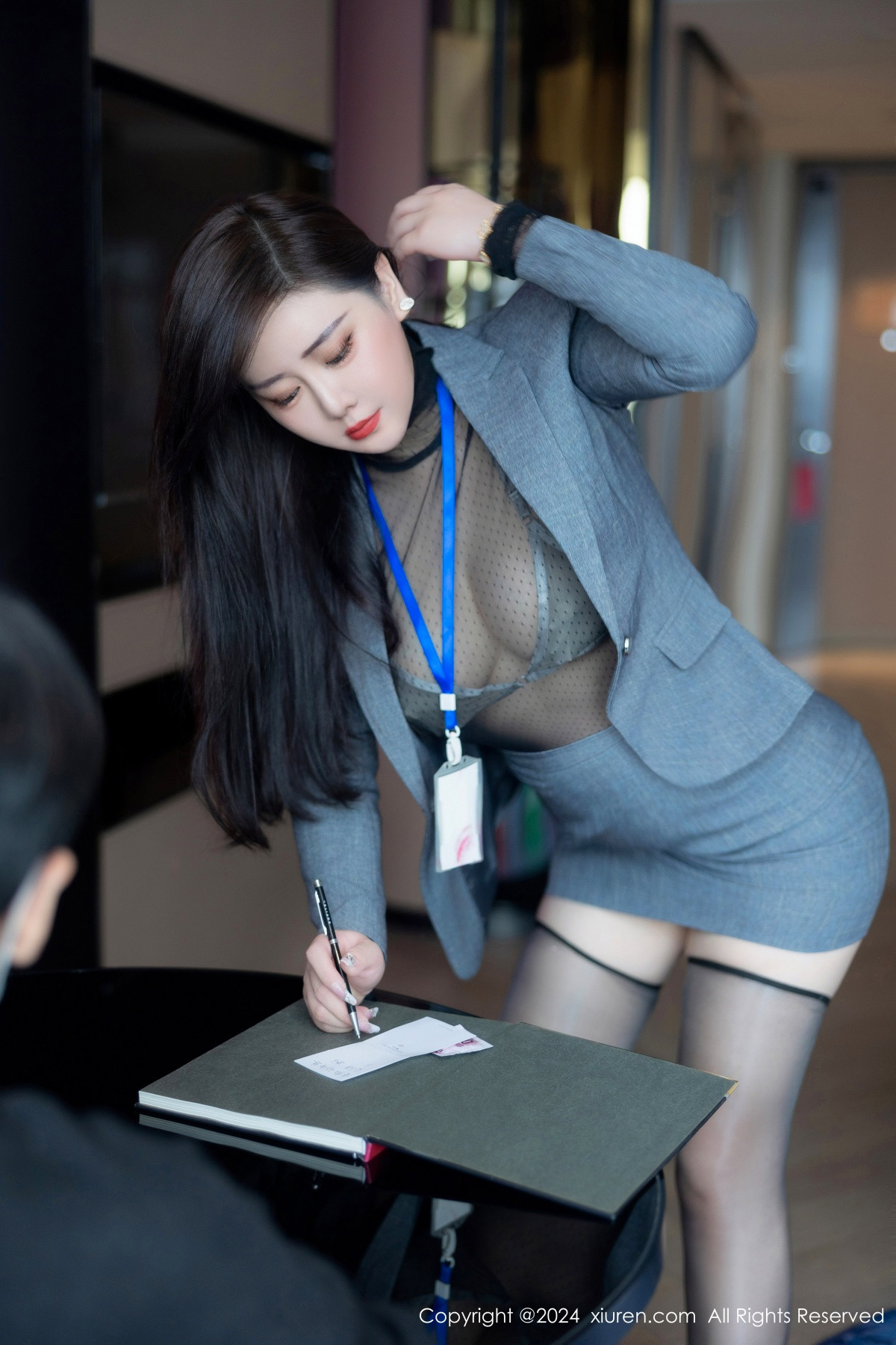 [XiuRen]高清写真图 2024.06.17 No.8712 王婉悠Queen 黑丝美腿